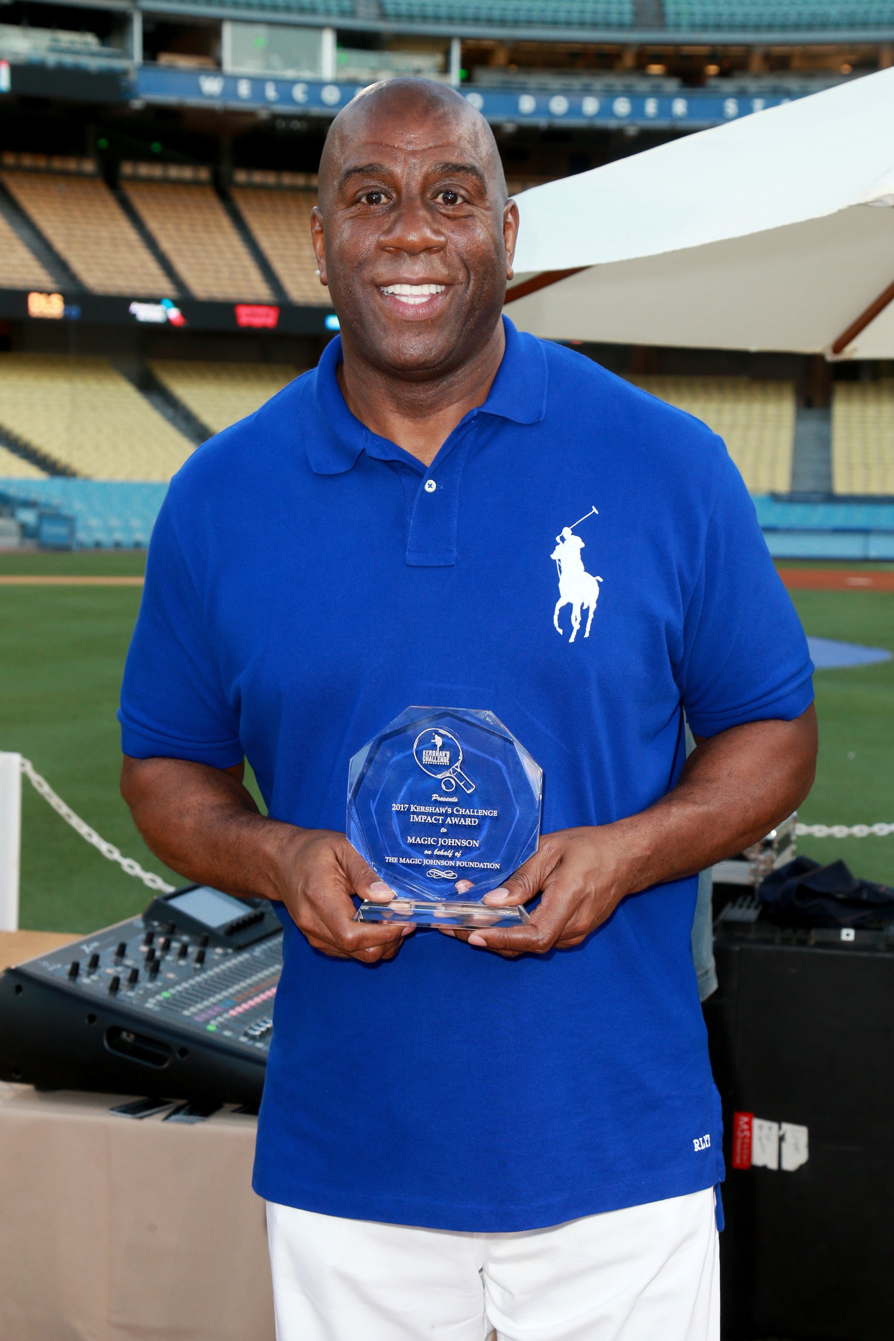 Earvin Magic Johnson receives the 2017 Kershaw's Impact Award at the Dodger Stadium in Los Angeles | Photo: Getty Images