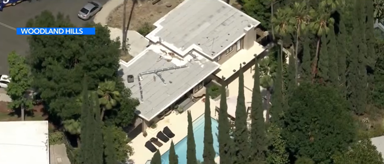 Overhead image showing the backyard and pool area of Brandon Clarke's Woodland Hills home. | Source: YouTube/KTLA 5