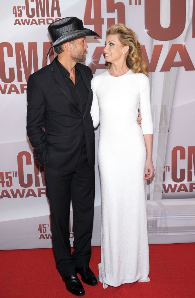 Tim McGraw and Faith Hill on the red carpet of the 45th annual CMA Awards, 2011. | Photo: Getty Images 