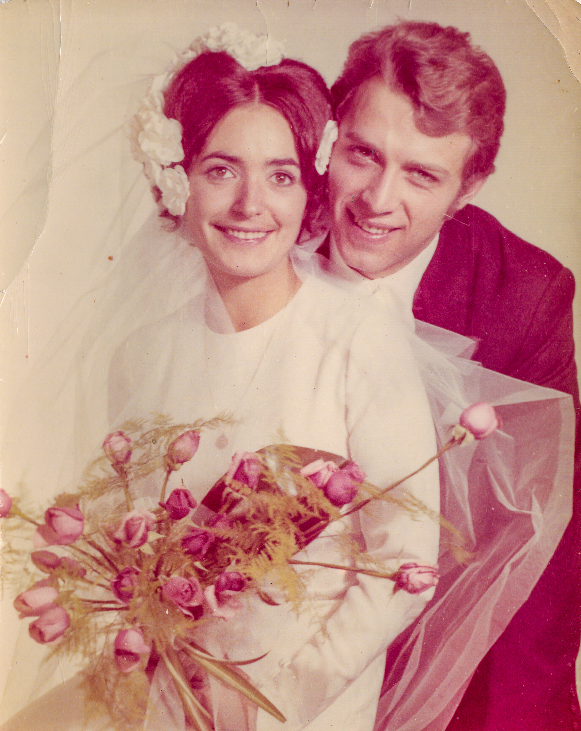 A vintage photo of a newlywed couple, circa 1970 | Source: Shutterstock