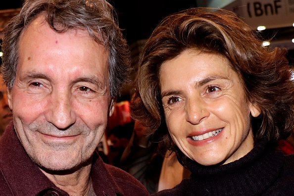 Jean-Jacques Bourdin et Anne Nivat posent au Salon du livre de Paris 2018 | Photo : Gettyimage