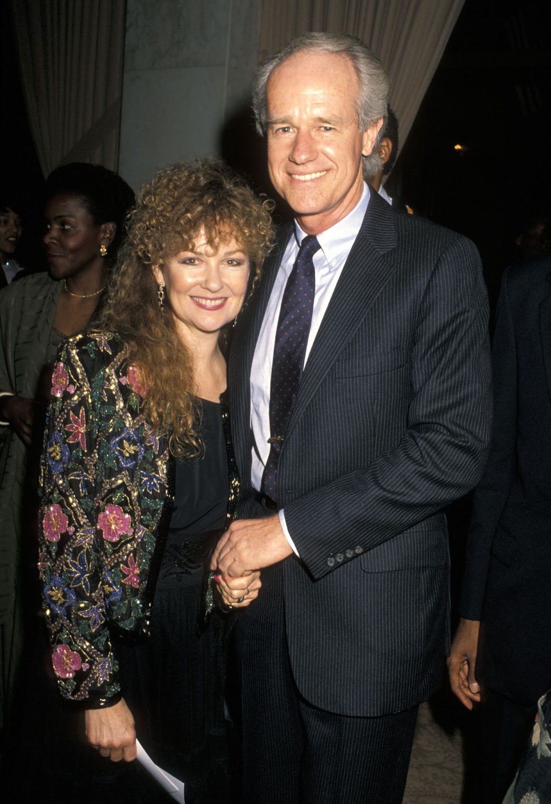 The Hollywood star and Mike Farrell at the First Annual Nelson Mandela Bridge to Freedom Awards on April 1, 1990, in Beverly Hills, California. | Source: Getty Images