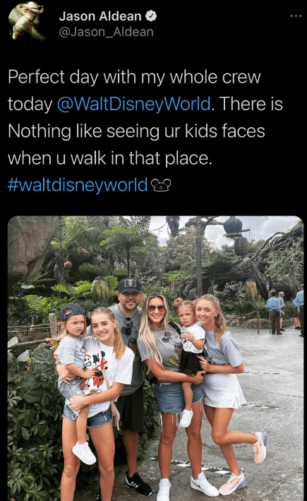 Jason Aldean and his family visit Disney World in October 2020. | Source: Twitter/Jason_Aldean.