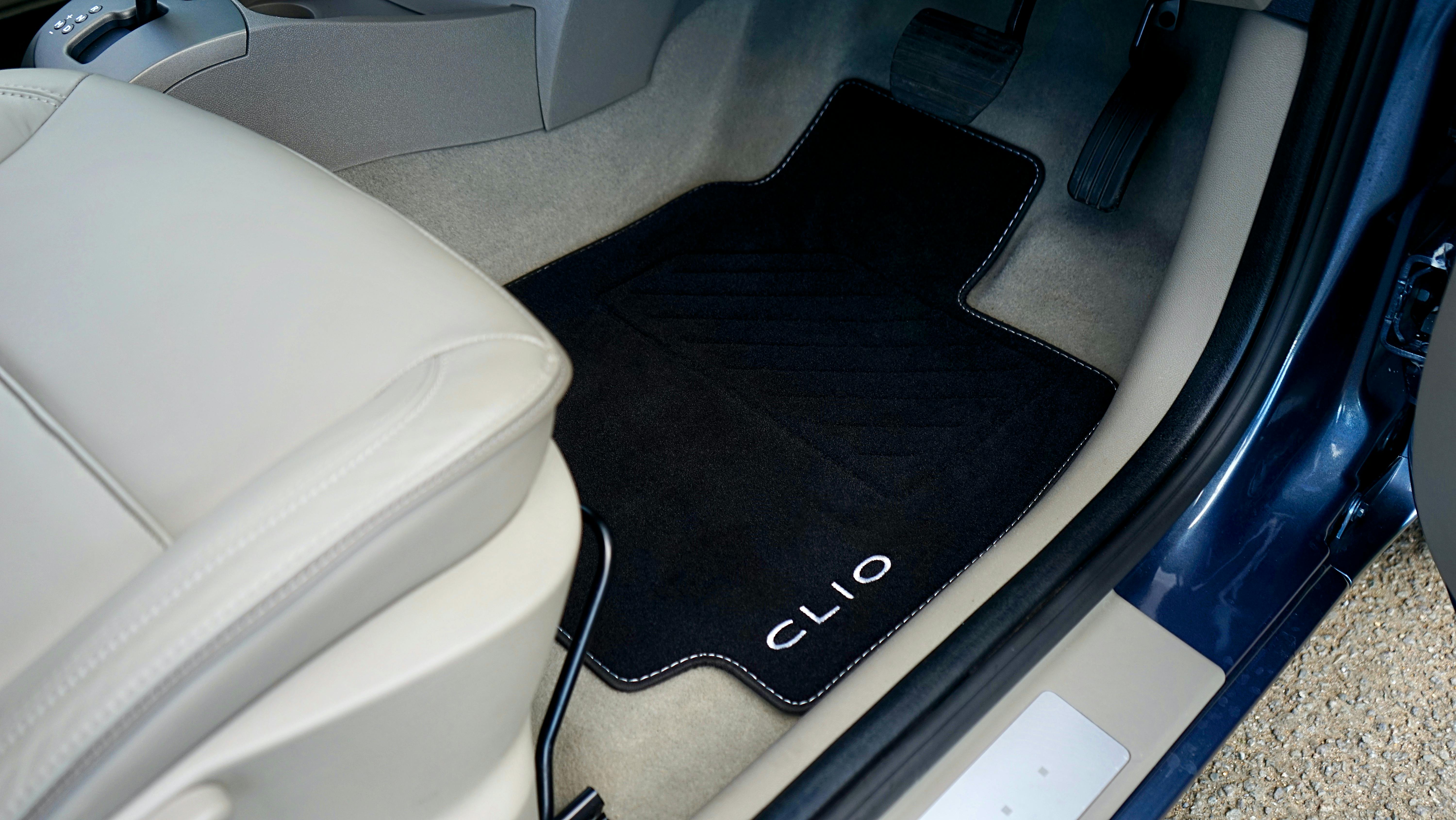 A car foot mat | Source: Pexels