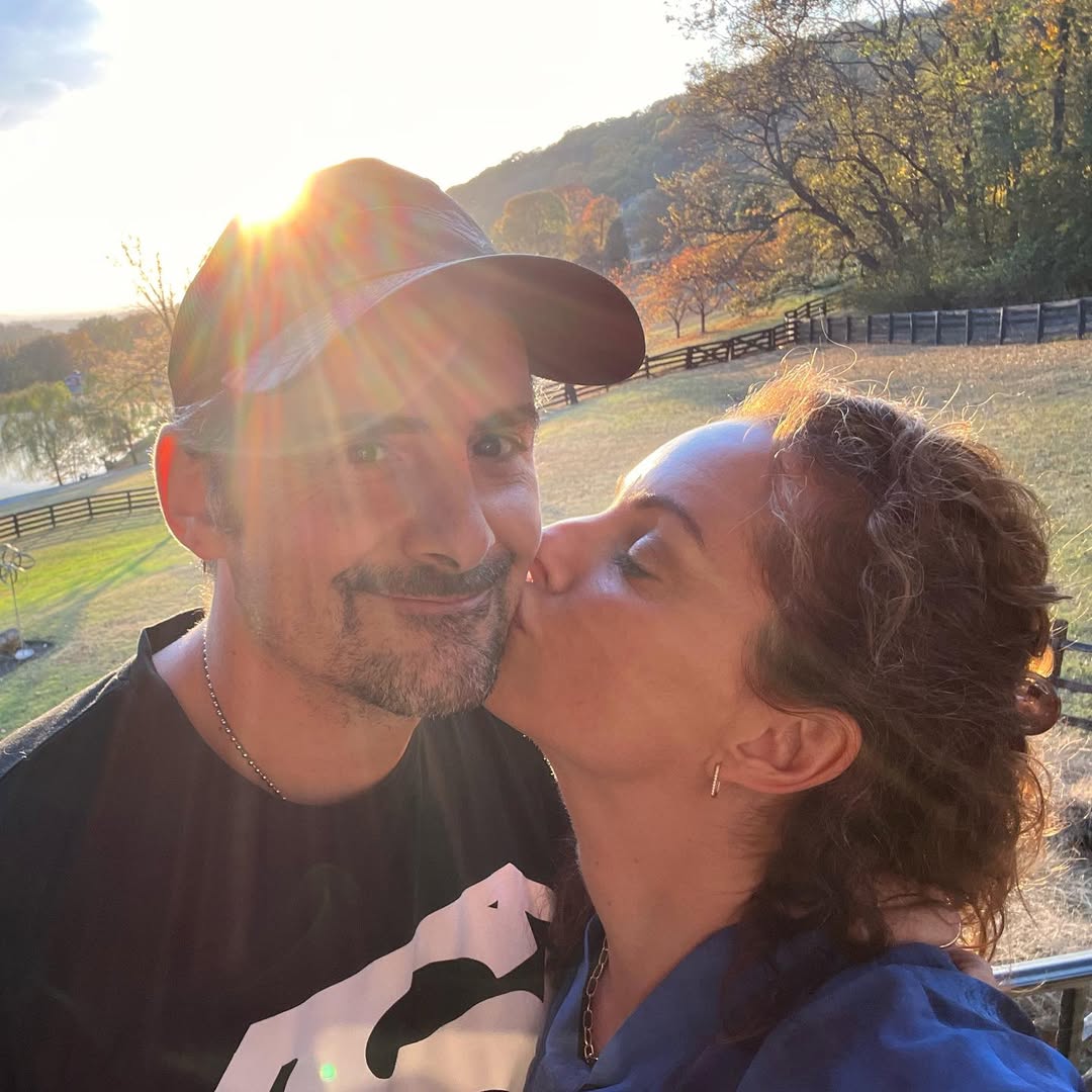 Brad Paisley and his wife from a post dated October 30, 2023. | Source: Instagram/kimberlywilliamspaisley