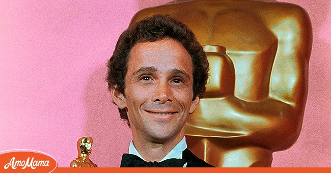 Joel Grey with his Academy Award in 1972 | Photo: Getty Images