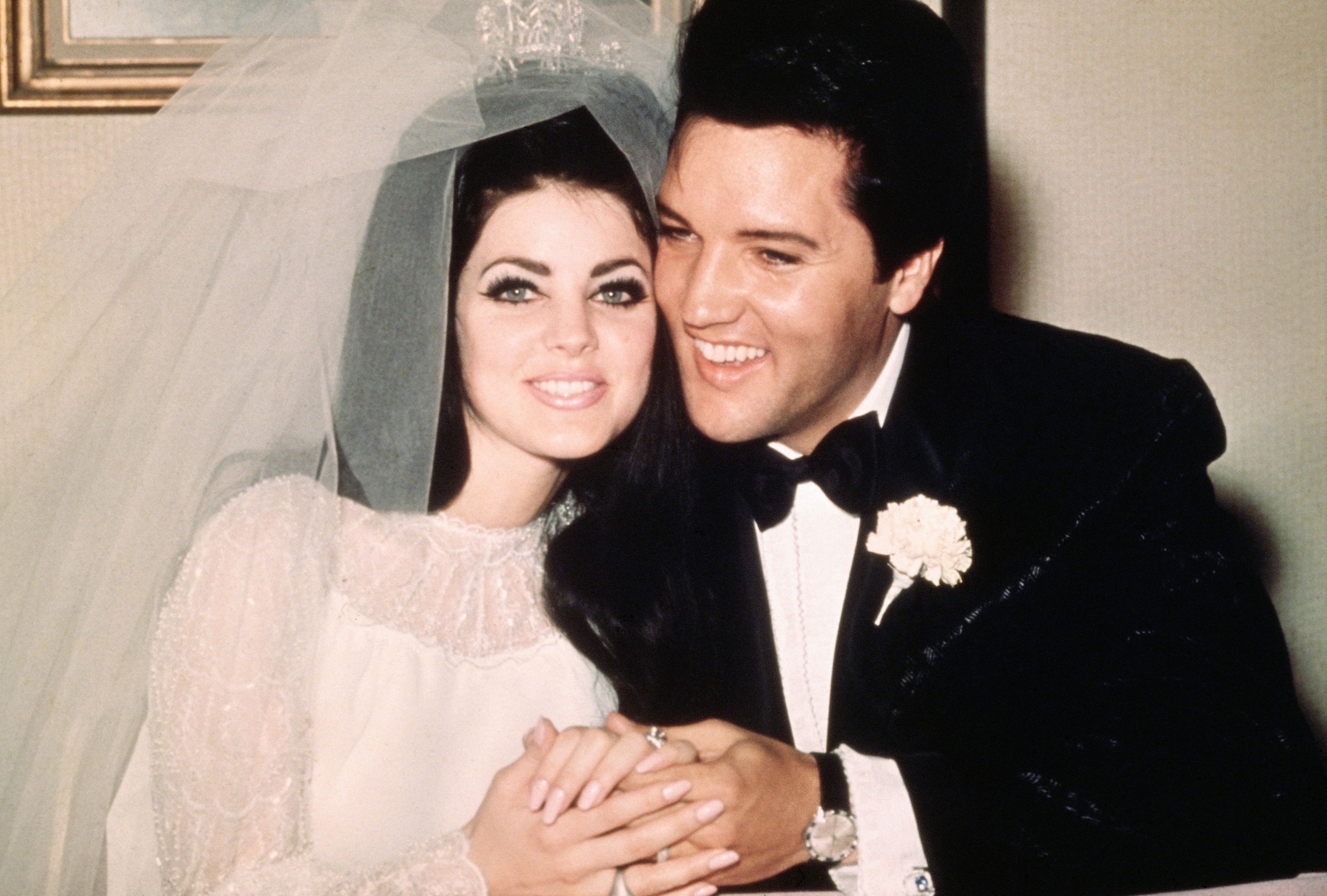 Elvis Presley with Priscilla Presley following their wedding on May 1, 1967 | Photo: Getty Images