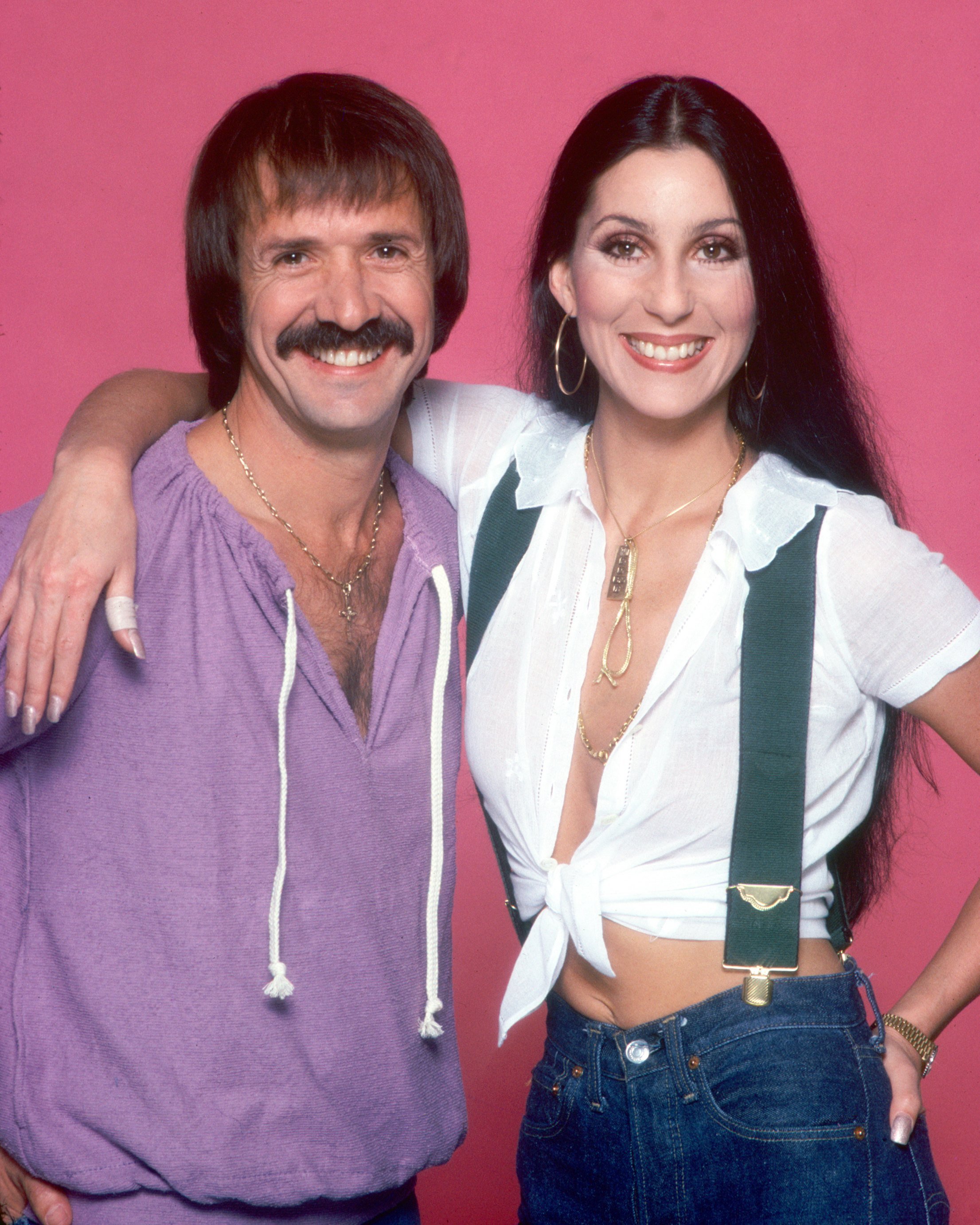 Singer and actress Cher poses with Sonny Bono for a photo session on July 22, 1977 in Los Angeles, California. | Source: Getty Images