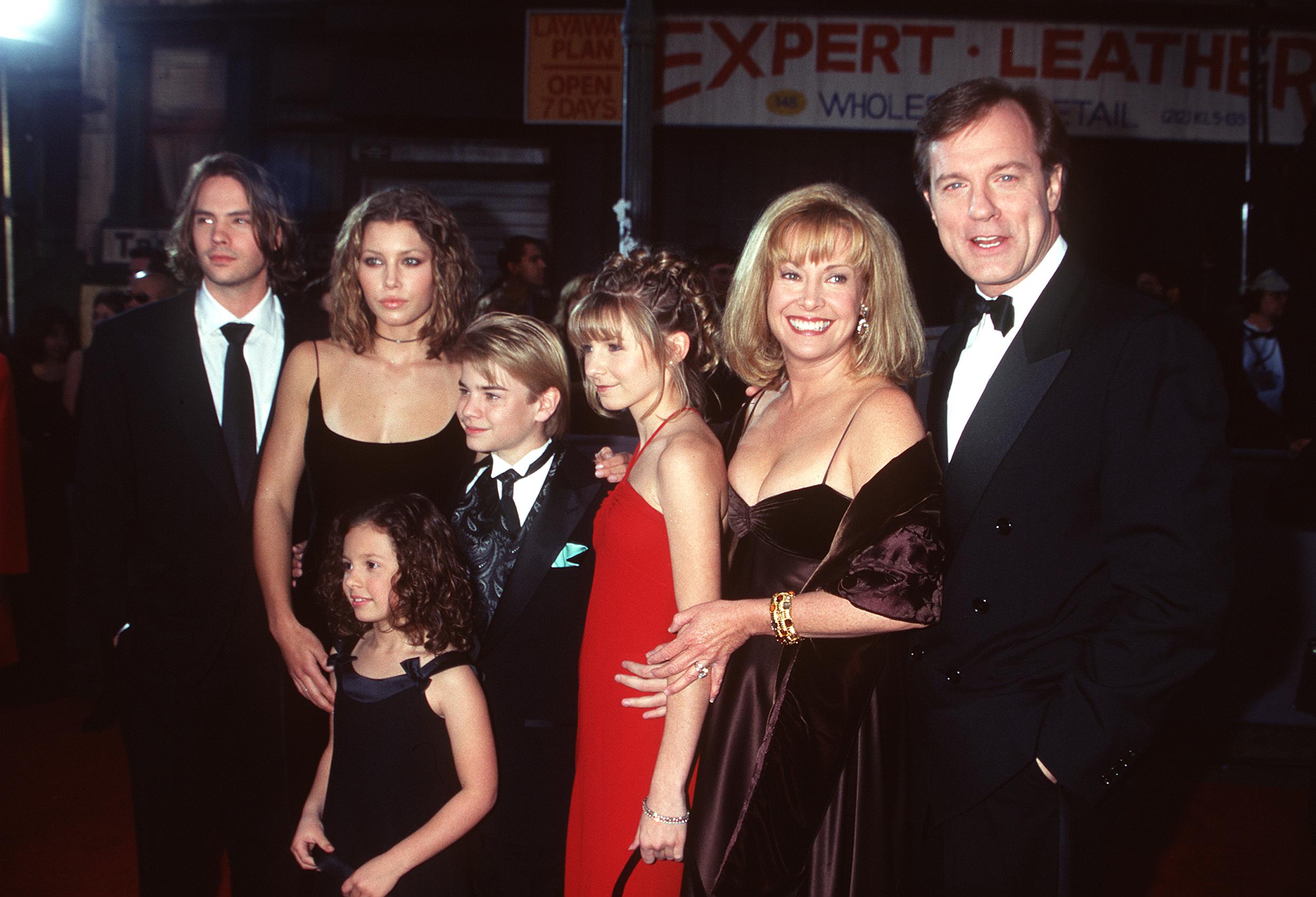 Barry Watson and the Cast of "7th Heaven" at the First Annual TV Guide Awards on February 1, 1999 | Source: Getty Images