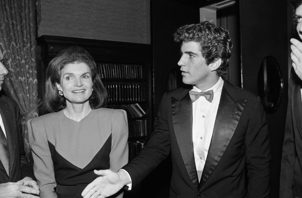 Jacqueline Kennedy Onassis and her son, John F Kennedy Jr. socialize at the New York City Metropolitan Club Democratic Fundraiser on November 1, 1985 | Photo: Getty Images