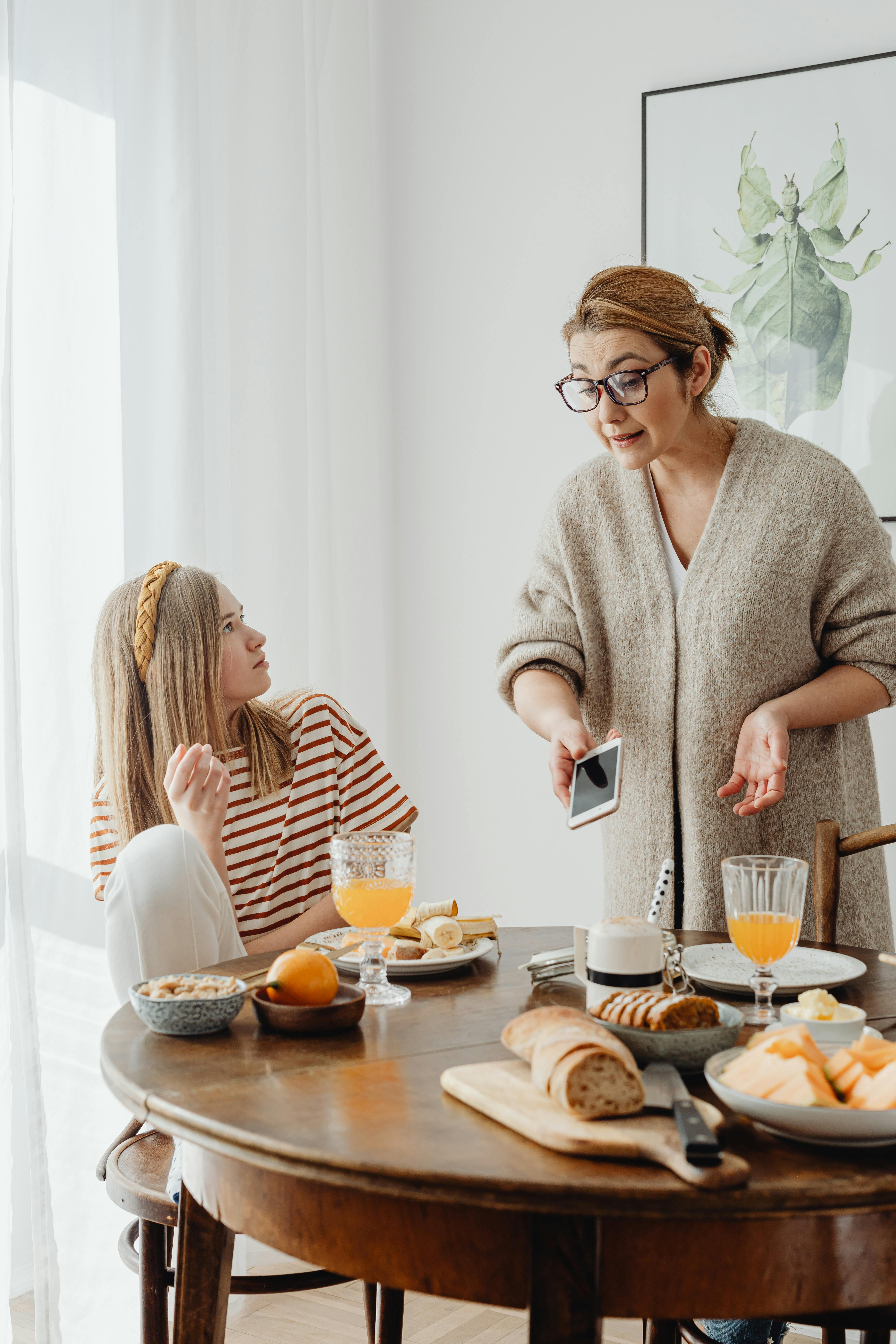 A mother and her daughter arguing during breakfast | Source: Pexels