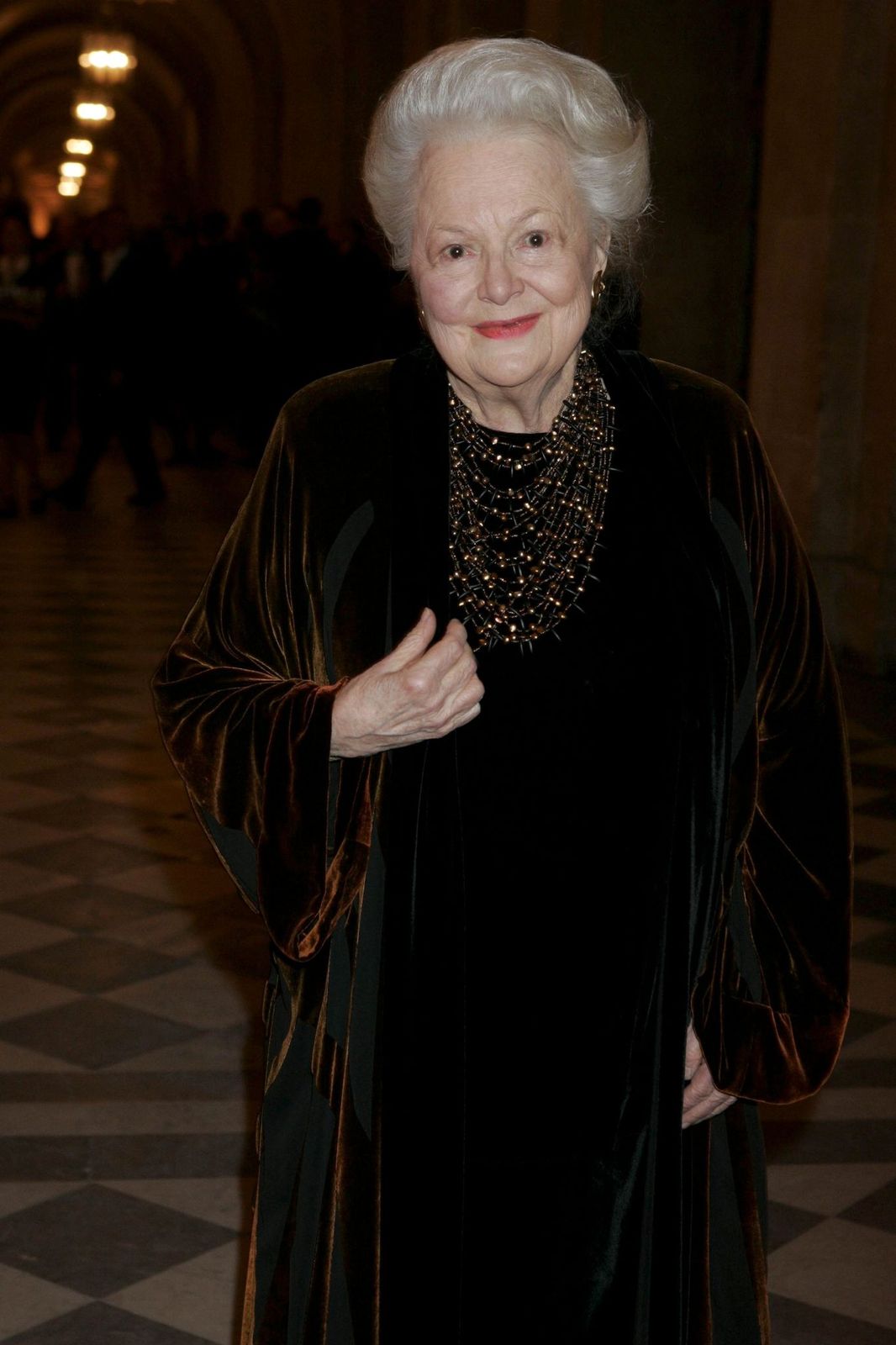 Olivia de Havilland in Versailles, France on November 28, 2005 | Photo: Getty Images