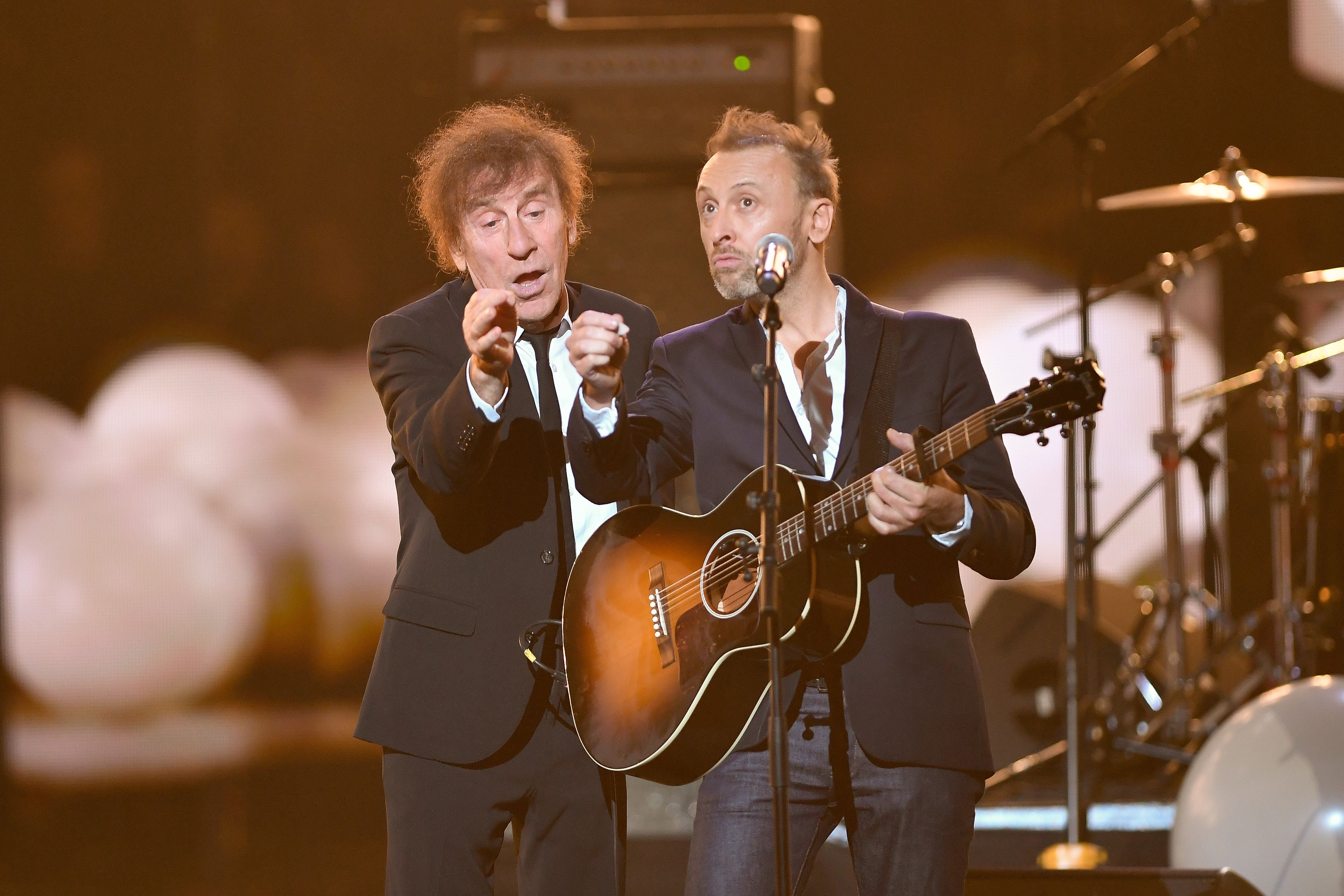 Alain Souchon et son fils Pierre sur scène | Source : Getty Images