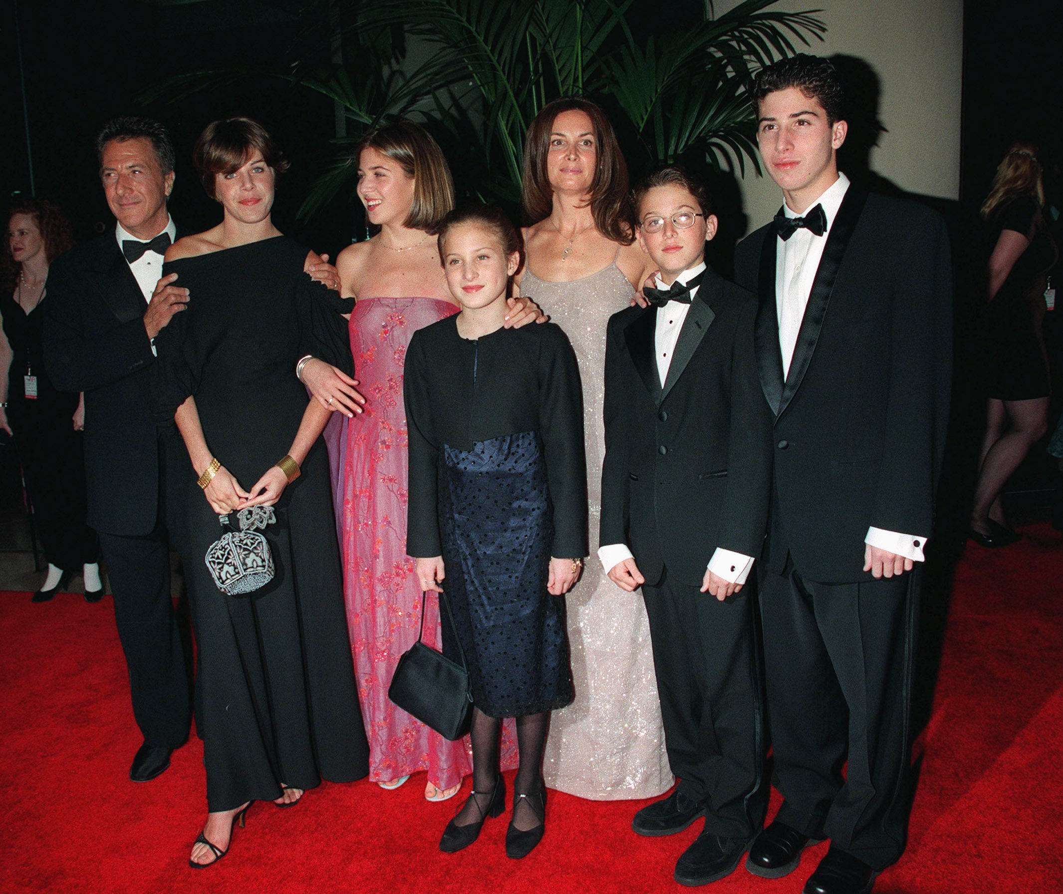 Dustin Hoffman con su esposa Lisa y sus hijos Jake, Rebecca, Max y Alexandra. | Foto: Getty Images