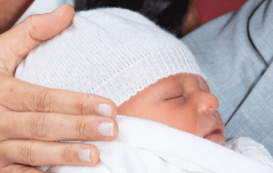 Prince Harry and Meghan Markle show their son, Archie Harrison Mountbatten-Windsor to the public at Windsor Castle on May 8, 2019, in Windsor, England | Source: Getty Images