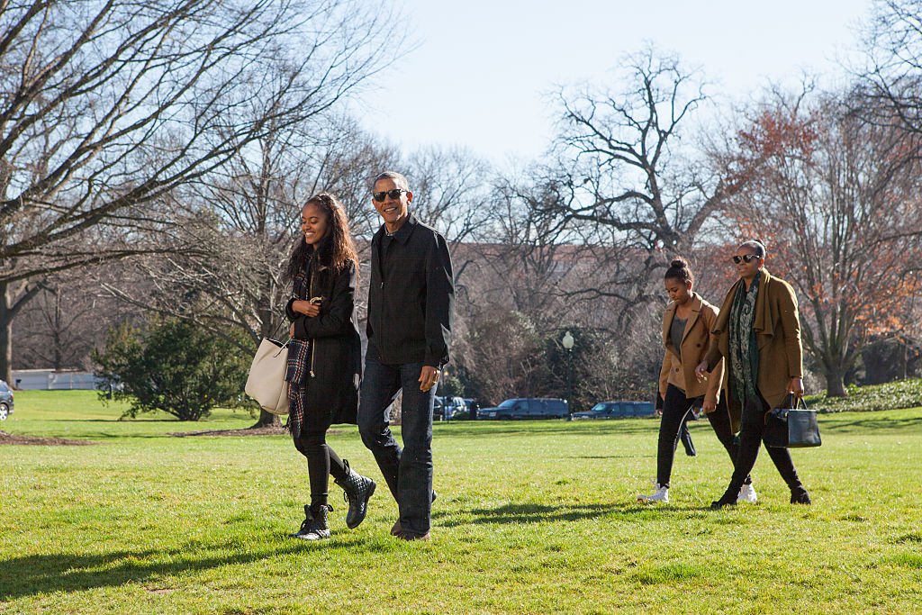 Barack Obama, wife Michelle and their daughters Malia and Sasha at the White House on January 3 2016  | Source: Getty Images