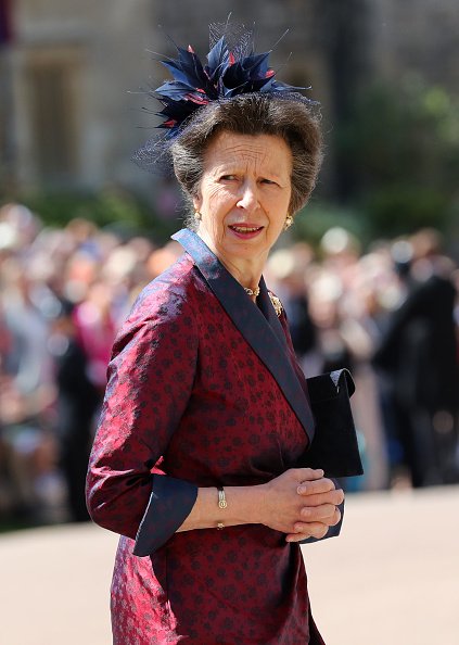 La Princesa Anne, la Princesa Real llega a la Capilla de San Jorge en el Castillo de Windsor antes de la boda del Príncipe Harry con Meghan Markle el 19 de mayo de 2018 en Windsor, Inglaterra. | Fuente: Getty Images La Princesa Anne, la Princesa Real llega a la Capilla de San Jorge en el Castillo de Windsor antes de la boda del Príncipe Harry con Meghan Markle el 19 de mayo de 2018 en Windsor, Inglaterra. | Fuente: Getty Images