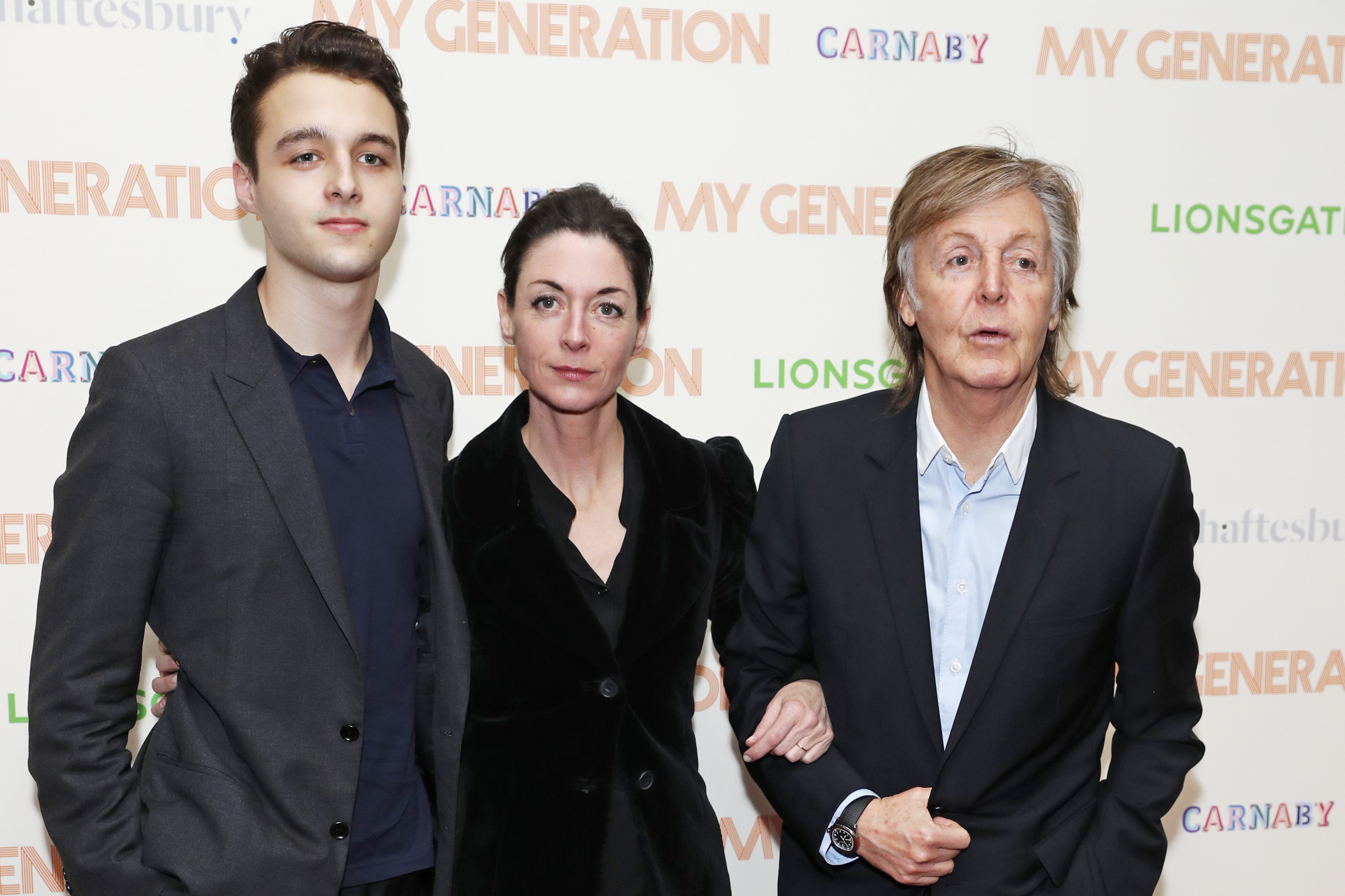 Arthur Donald, Mary McCartney und Paul McCartney bei einer Sondervorführung von "My Generation" am 14. März 2018 in London, England | Quelle: Getty Images