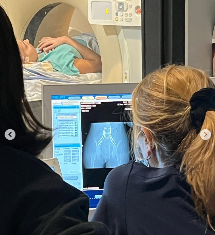 Katelyn Harding undergoing a diagnostic scan, as seen in a post dated November 25, 2023 | Source: Instagram/hardingsisters45