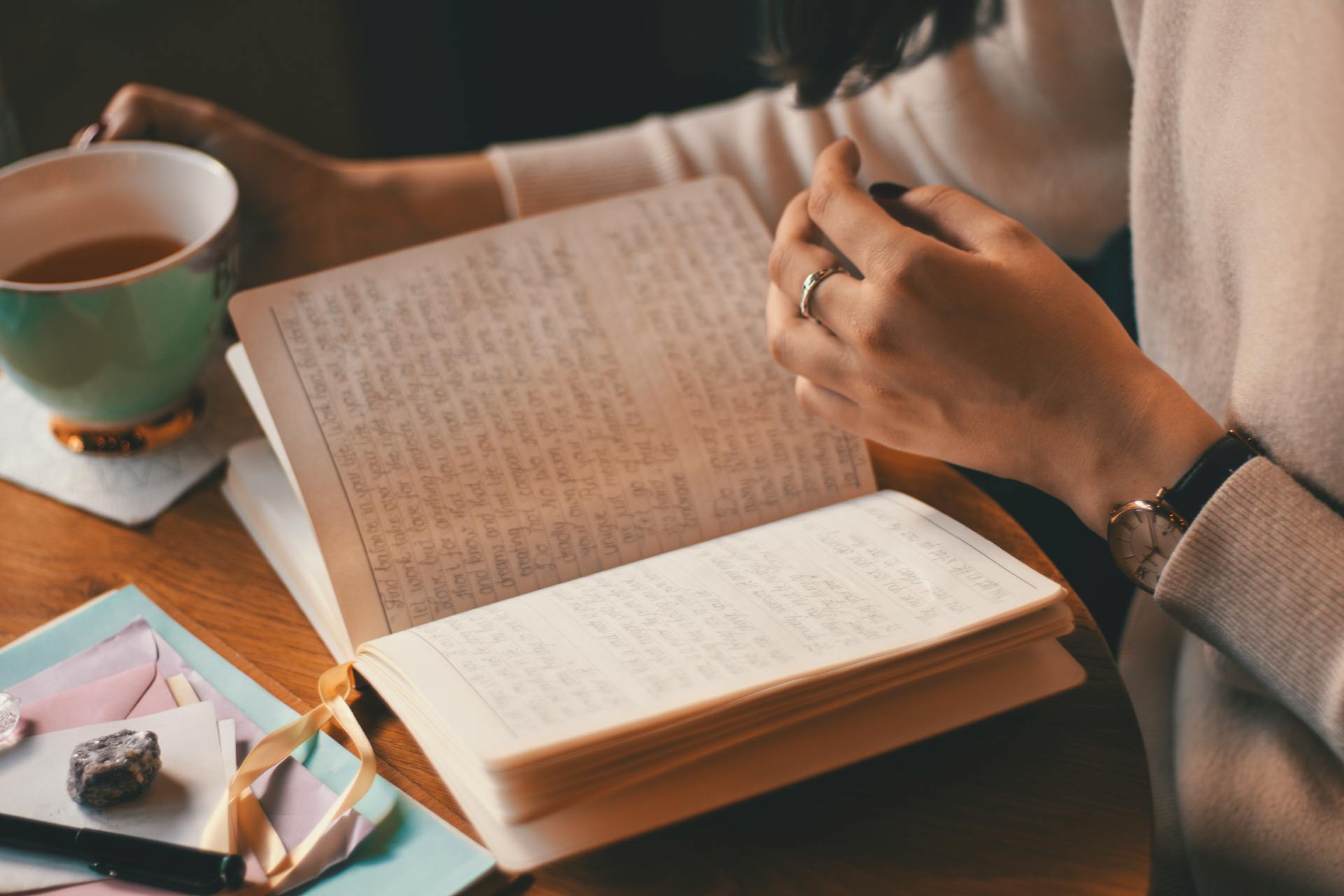 A person reading a diary | Source: Pexels