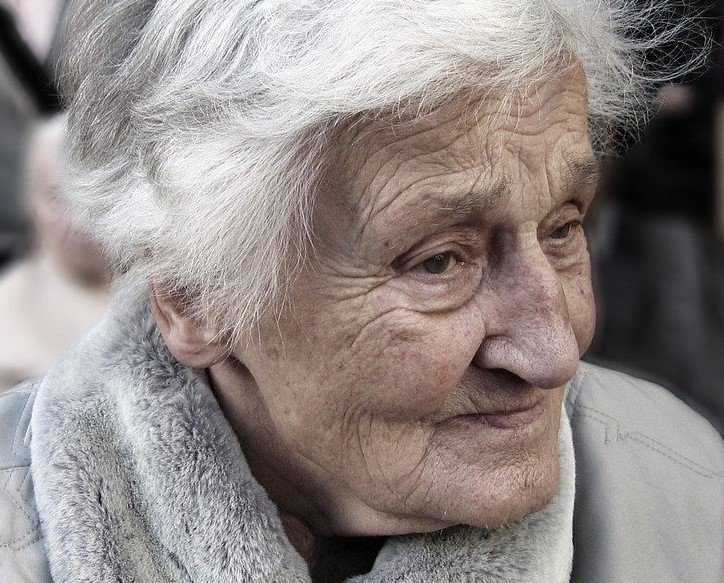 The poor elderly woman was nervous & helpless. | Source: Pixabay