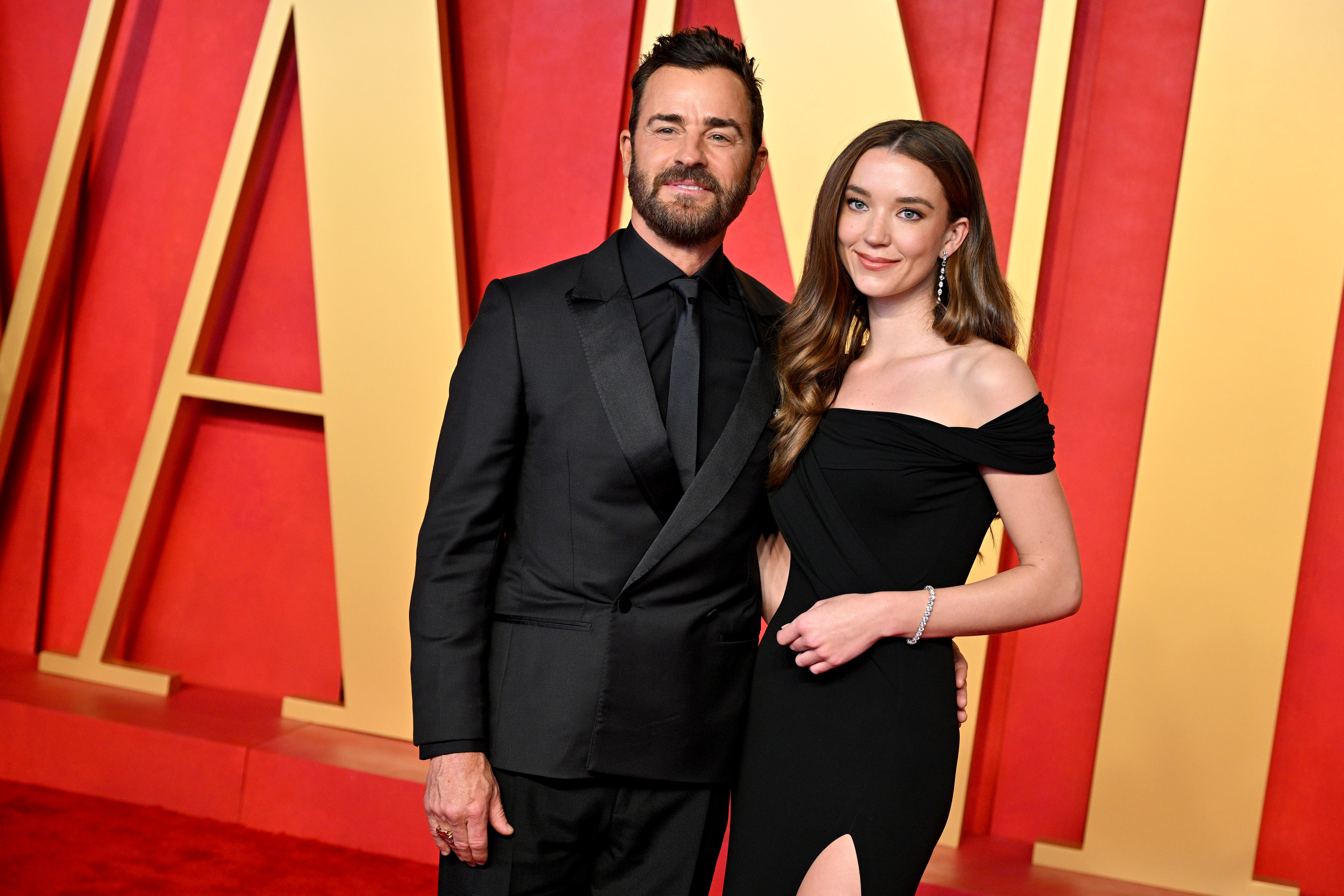 Nicole Brydon Bloom and Justin Theroux at the 2024 Vanity Fair Oscar Party Hosted By Radhika Jones at Wallis Annenberg Center for the Performing Arts on March 10, 2024 | Source: Getty Images