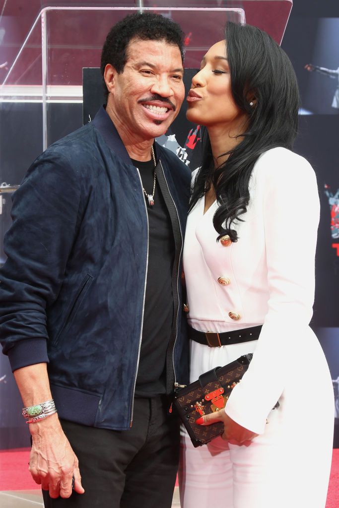 Lionel Richie and Lisa Parigi at the Lionel Richie Hand and Footprint Ceremony on March 7, 2018 in Hollywood. | Photo: Getty Images