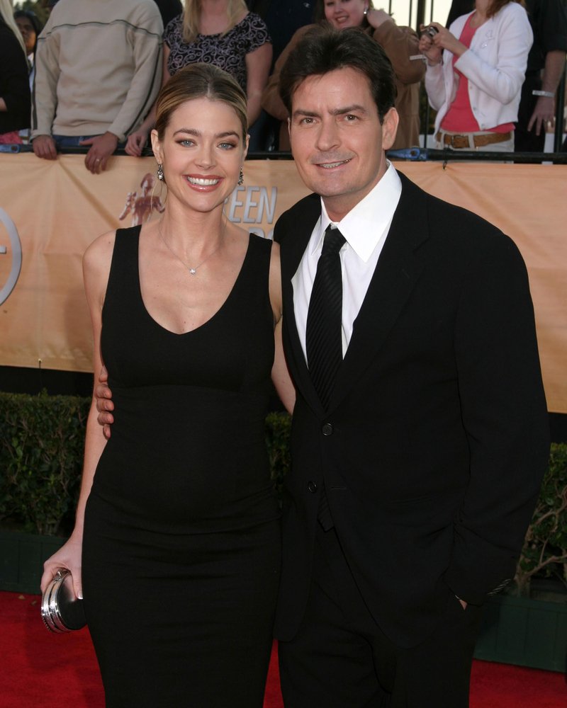 Denise Richards y Charlie Sheen.| Imagen tomada de: Shutterstock Denise Richards y Charlie Sheen.| Imagen tomada de: Shutterstock