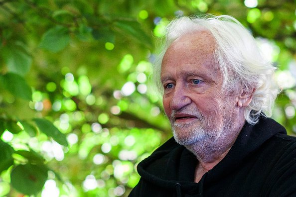 L'acteur français Niels Arestrup pose pendant un photocall. |Photo : Getty Images