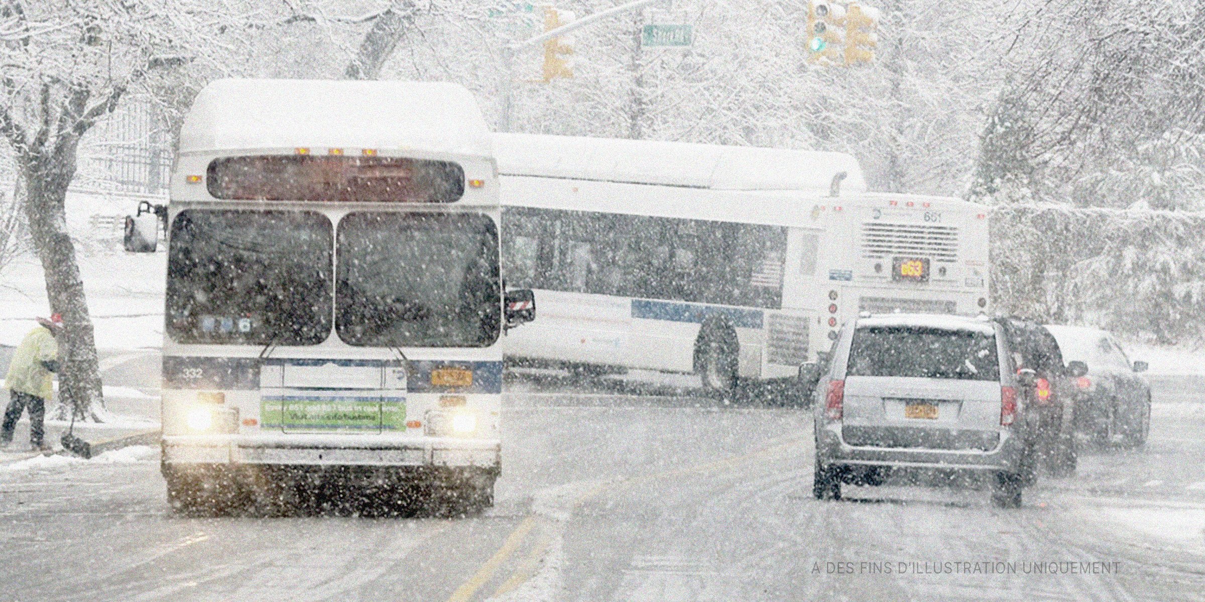 Un bus sous la neige | Photo : Flickr / MTAPhotos /CC BY 2.0