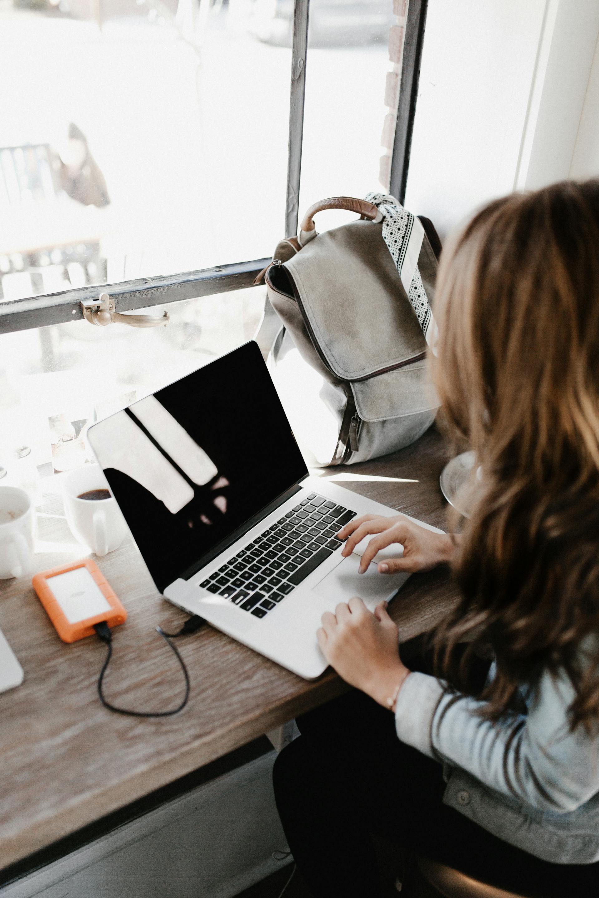 A woman using a laptop | Source: Pexels