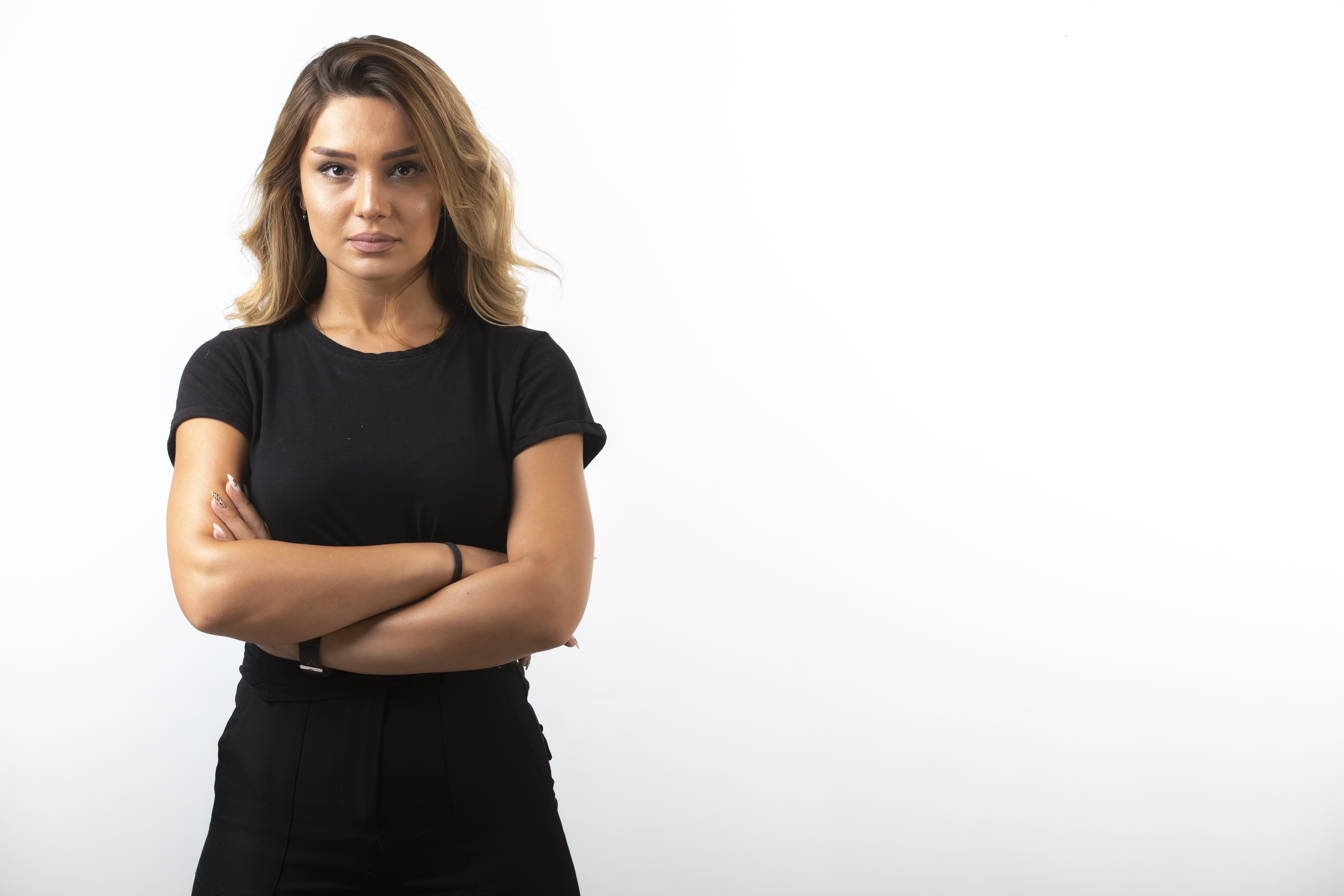 A serious woman with folded arms | Source: Freepik