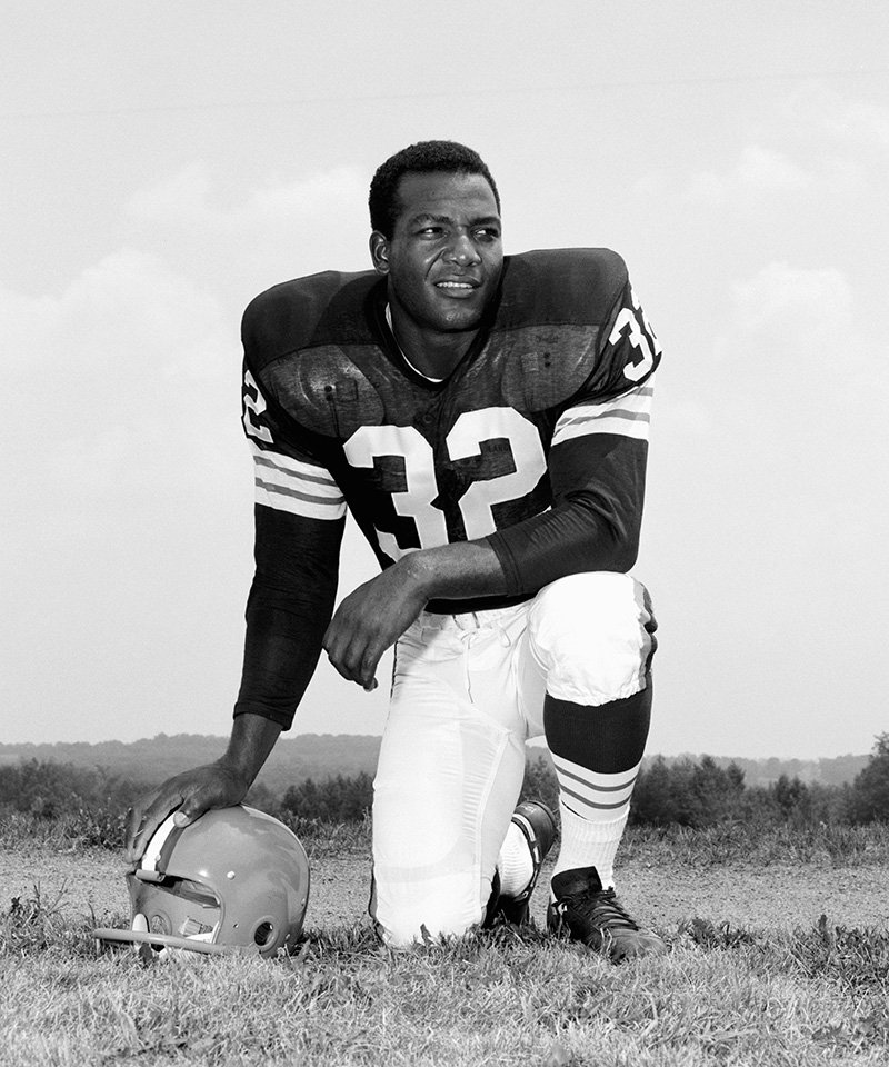 Running back Jim Brown #32, of the Cleveland Browns, poses for a portrait during training camp on July 24, 1958 at Hiram College in Hiram, Ohio. I Image: Getty Images.