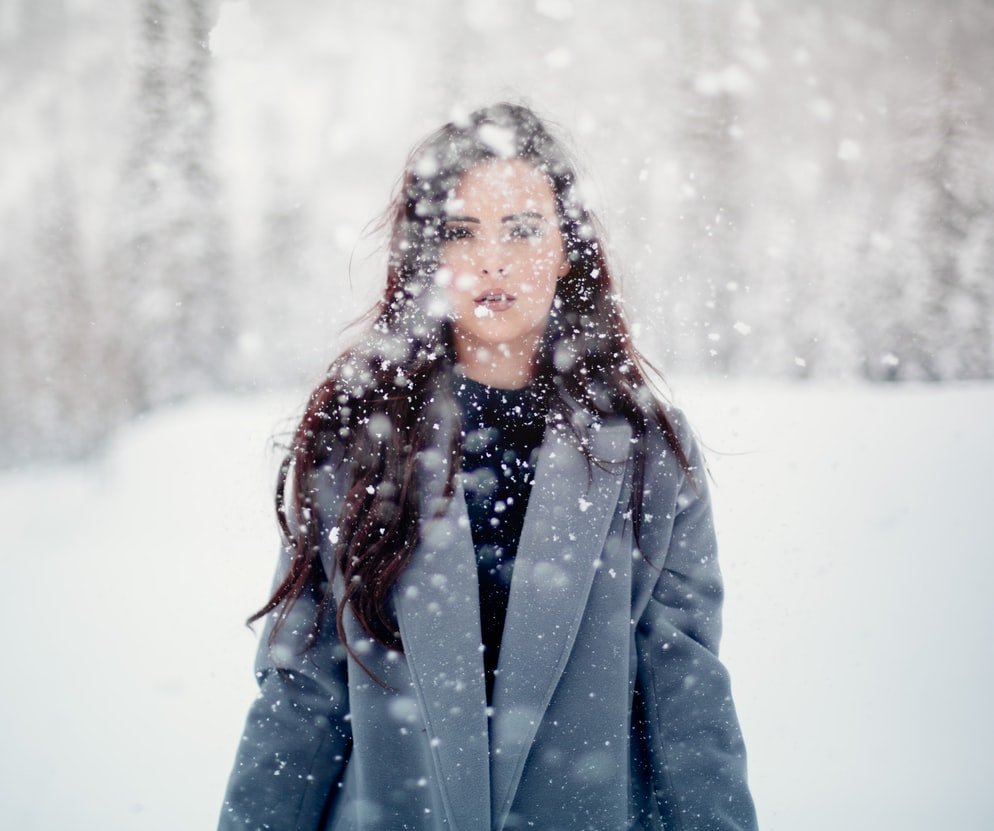 Fallon was walking in the snow when she heard a baby crying | Source: Unsplash
