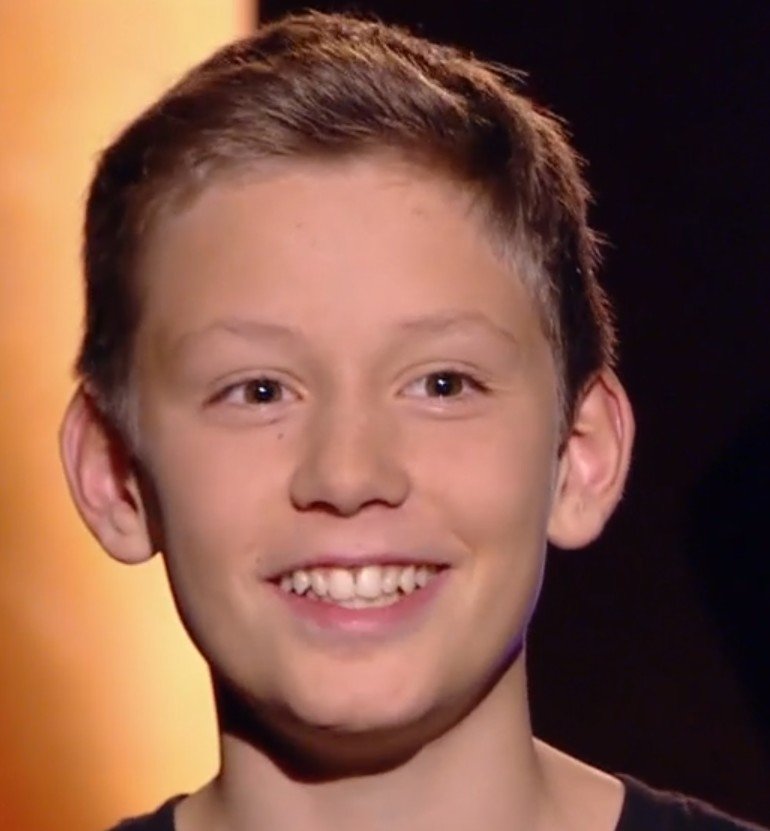 Joan juste avant de passer sur scène. l Source : TF1 Replay