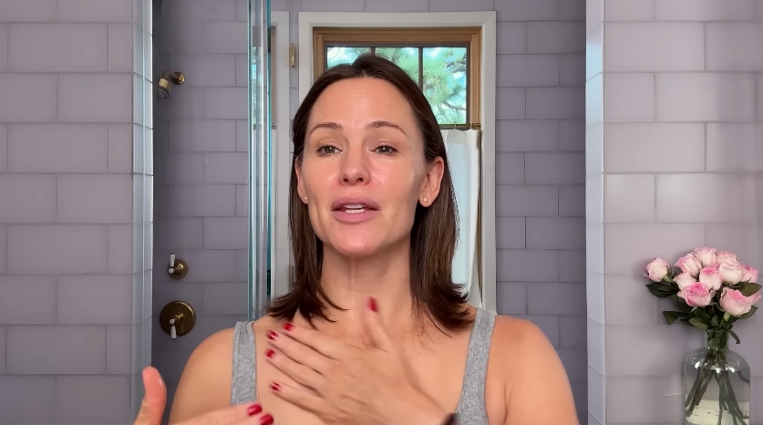 Jennifer Garner applies skincare products while discussing the importance of hydration and sunscreen. | Source: YouTube/Vogue