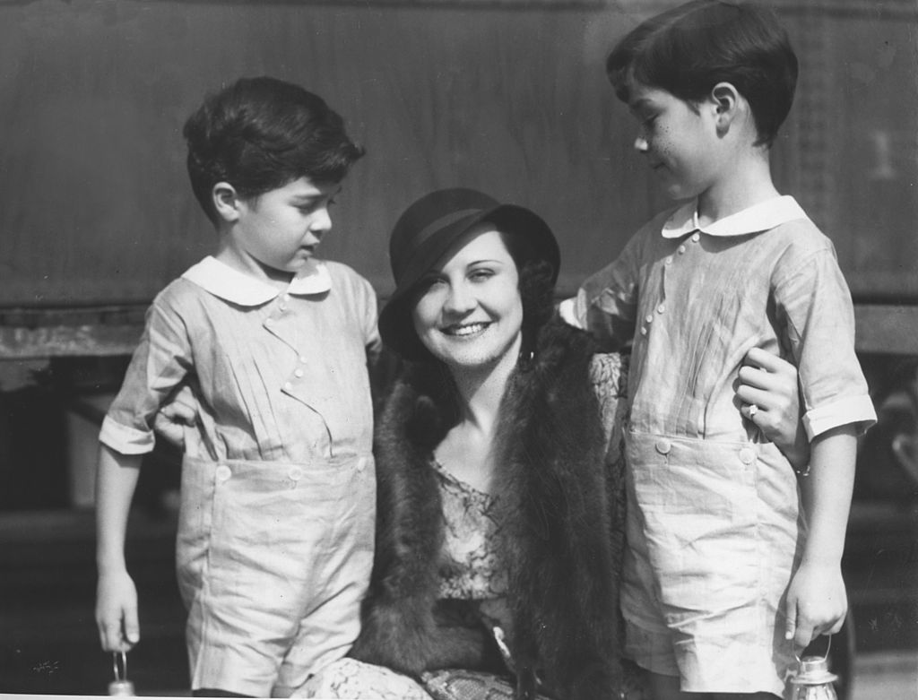 Portrait of Charlie Chaplin's ex wife, Lita Grey with her two sons Sidney and Charlie Chaplin jr. 1932 | Photo by Mondadori via Getty Images