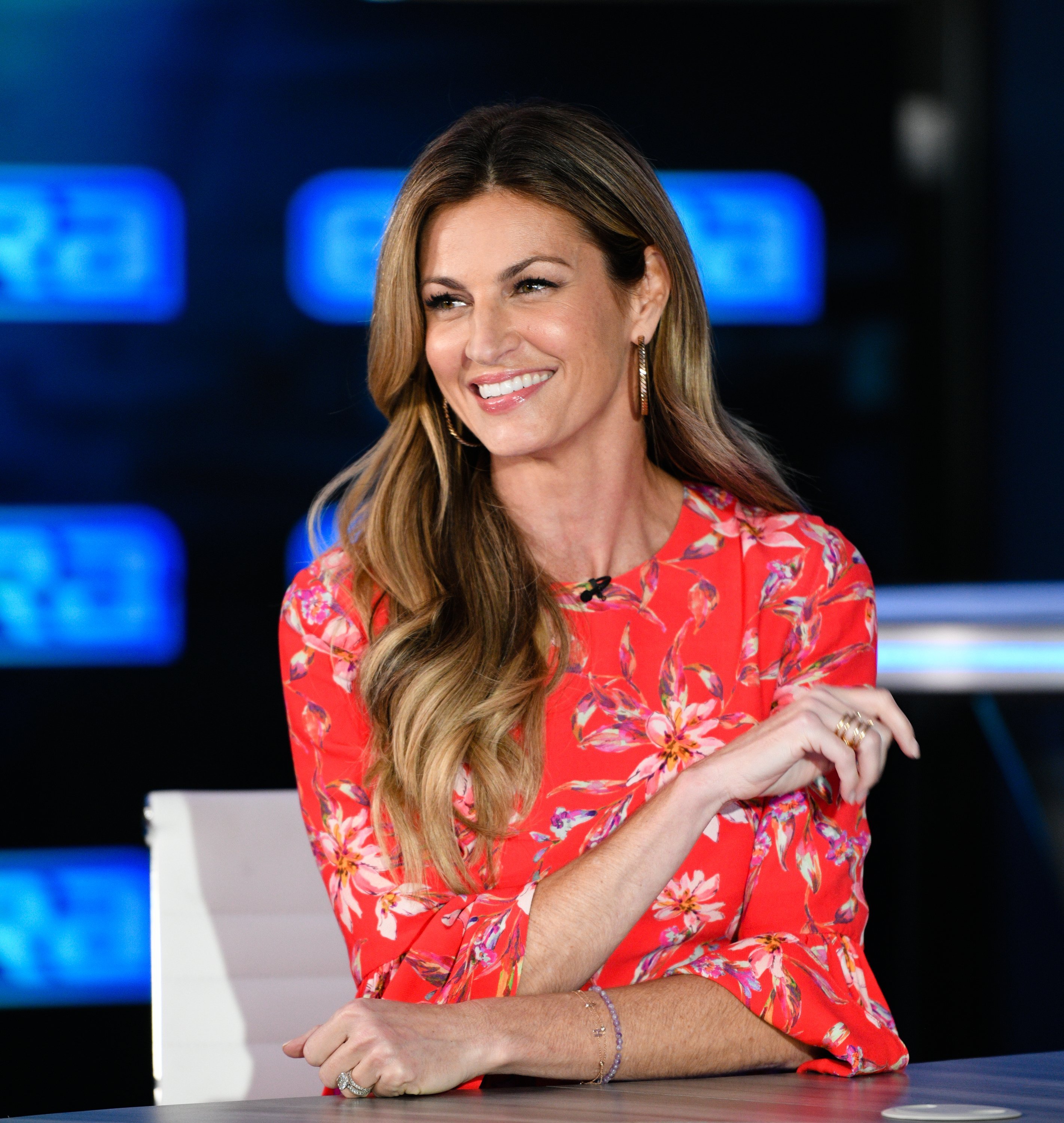 Erin Andrews visits "Extra" at Burbank Studios on October 01, 2019 | Photo: GettyImages