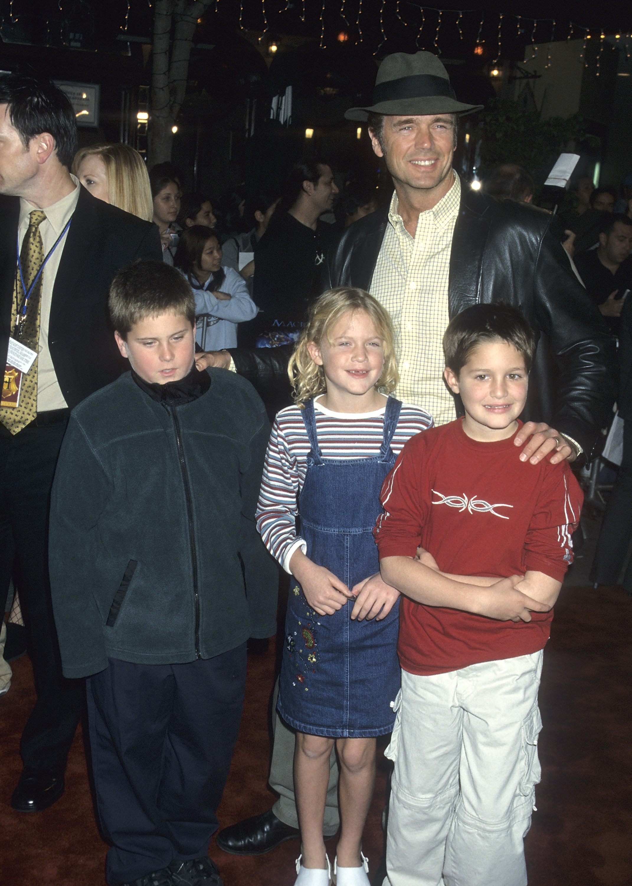 John Schneider, daughter Karis, and son Chasen on November 14, 2001 at the Mann Village Theatre in Westwood, California | Source: Getty Images