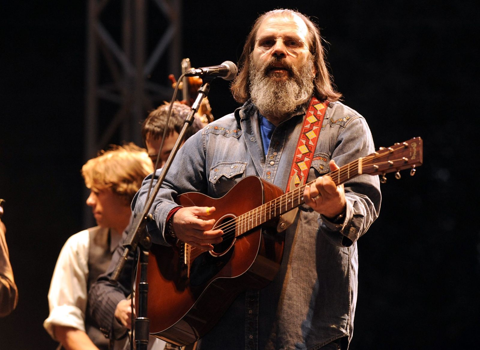 Steve Earle performs with T Bone Burnett and Friends as part of Hardly Strictly Bluegrass 10 on October 1, 2010, in San Francisco, California | Photo: Tim Mosenfelder/Getty Images