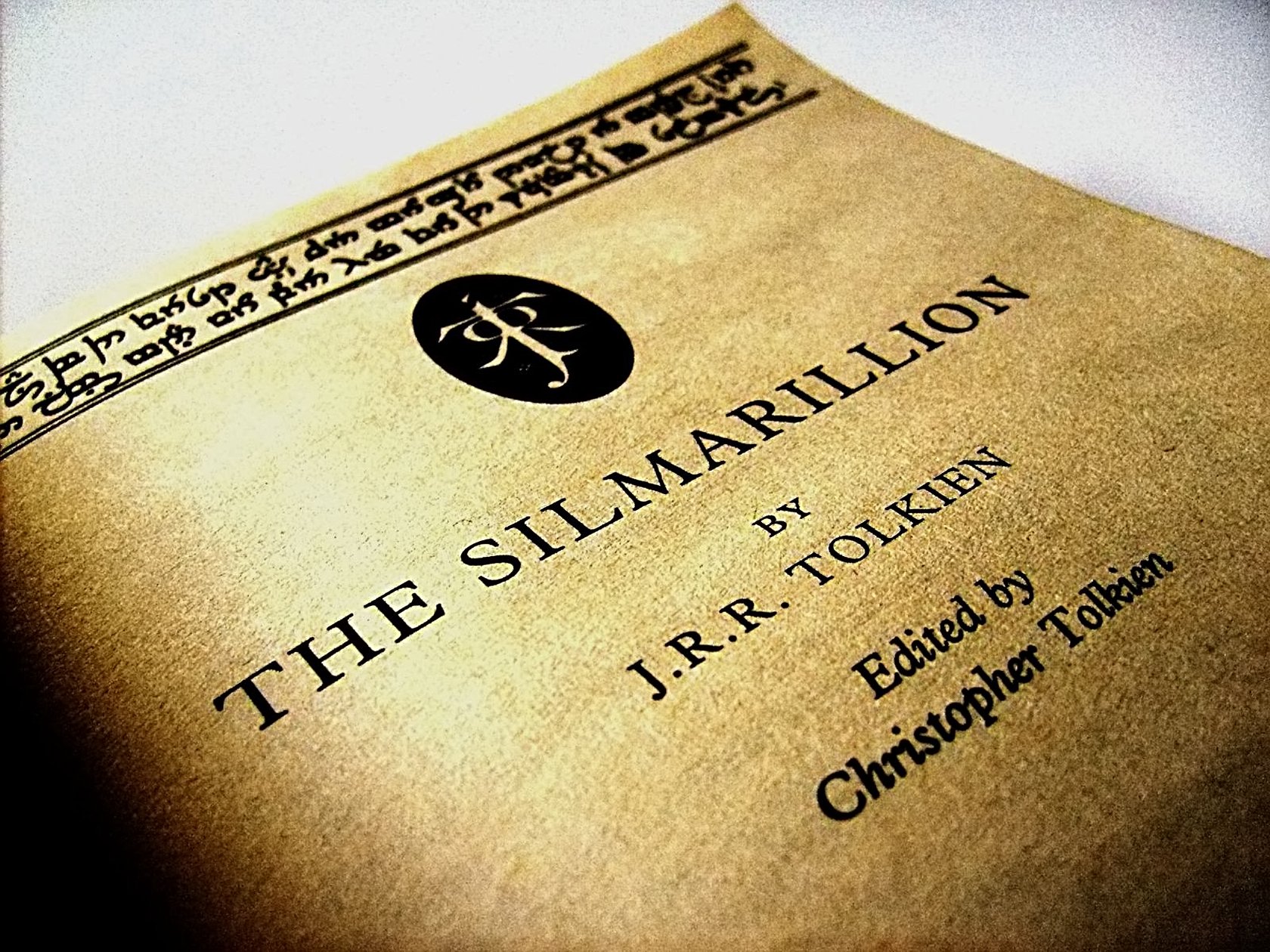 The title page, of the book "The Silmarillion" by J.R.R. Tolkien, edited and published by his son Christopher Tolkien. shared on April 2008 | Photo: Wikimedia