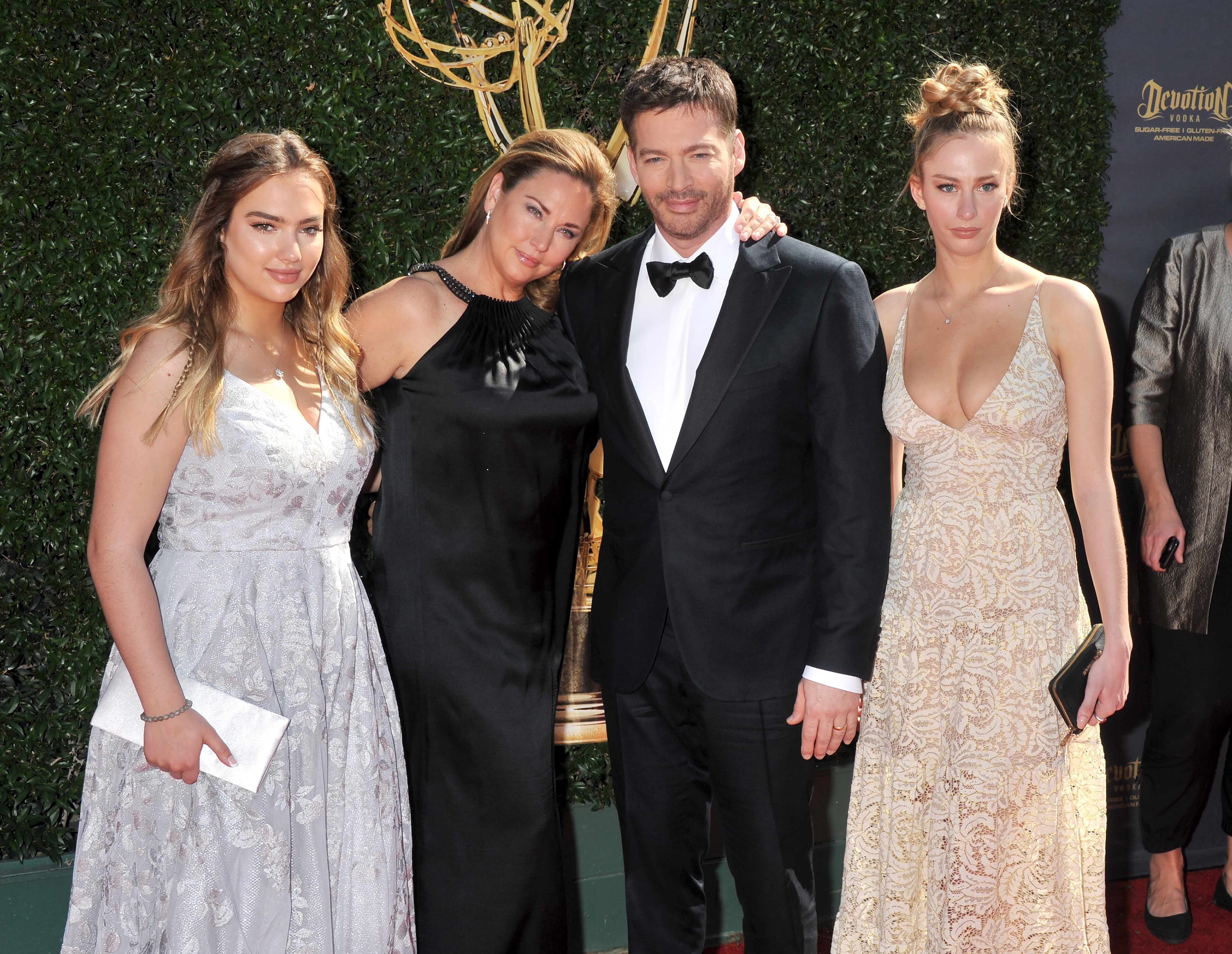 Harry Connick, Jr., wife Jill Goodacre and daughters arrive at the 44th Annual Daytime Emmy Awards at Pasadena Civic Auditorium | Photos :getty images