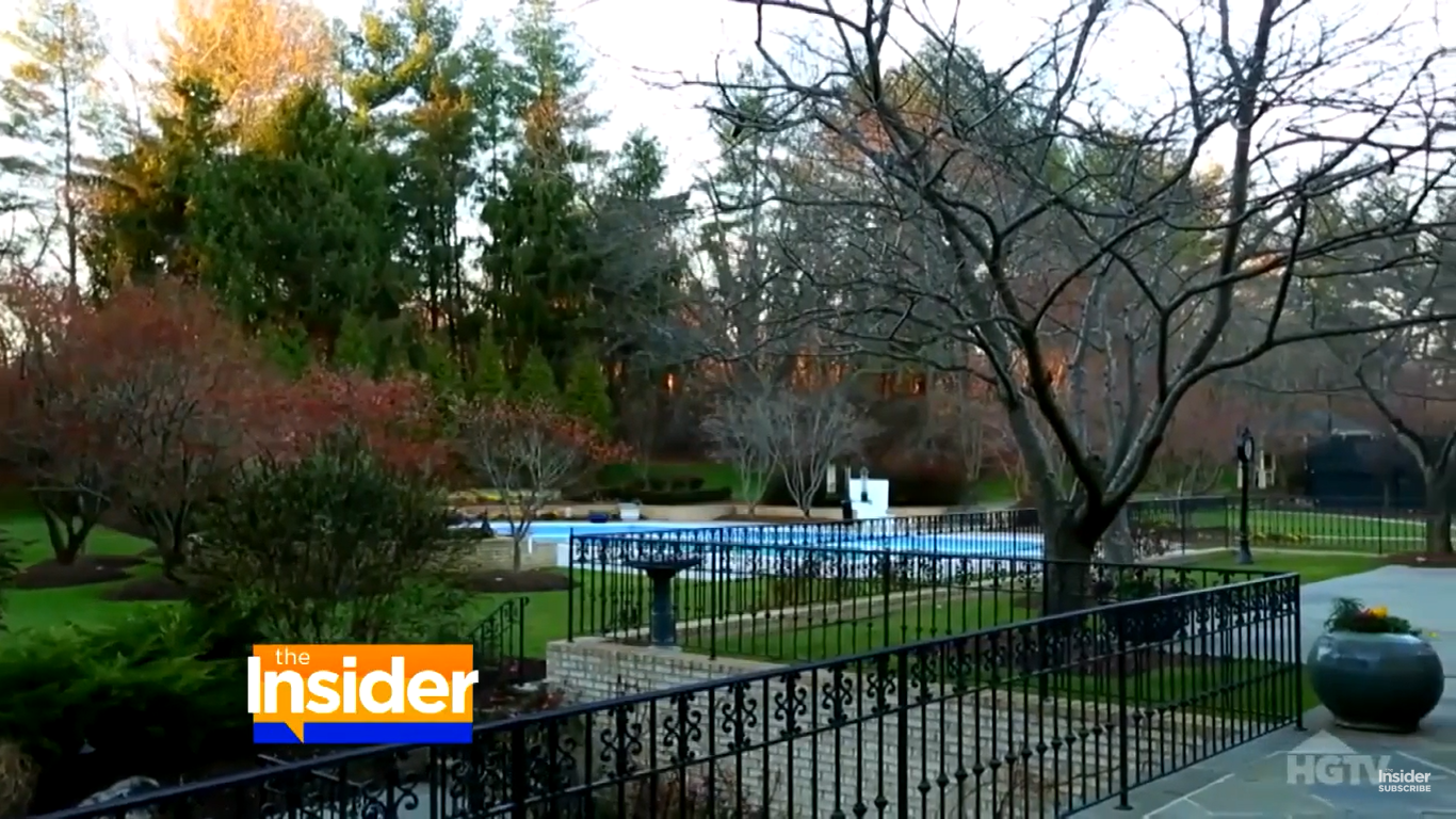 A backyard view of Robert Altman and Lynda Carter's estate in Potomac, Maryland | Source: YouTube/TheInsider