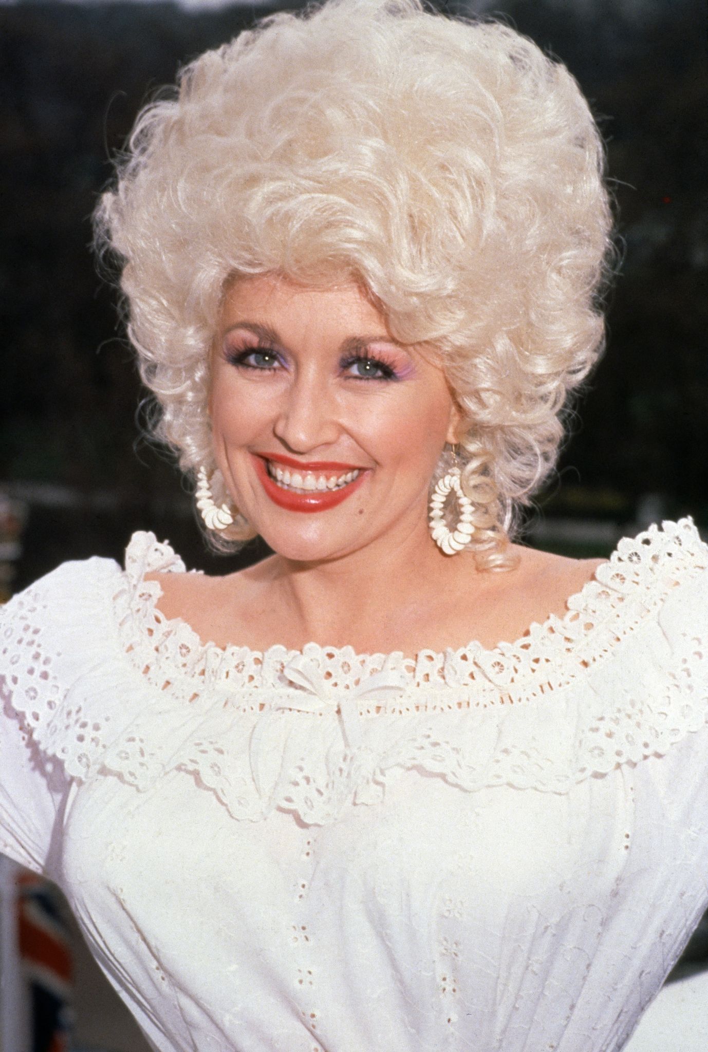 A portrait of American country singer-songwriter Dolly Parton in London, 1983. | Photo: Getty Images