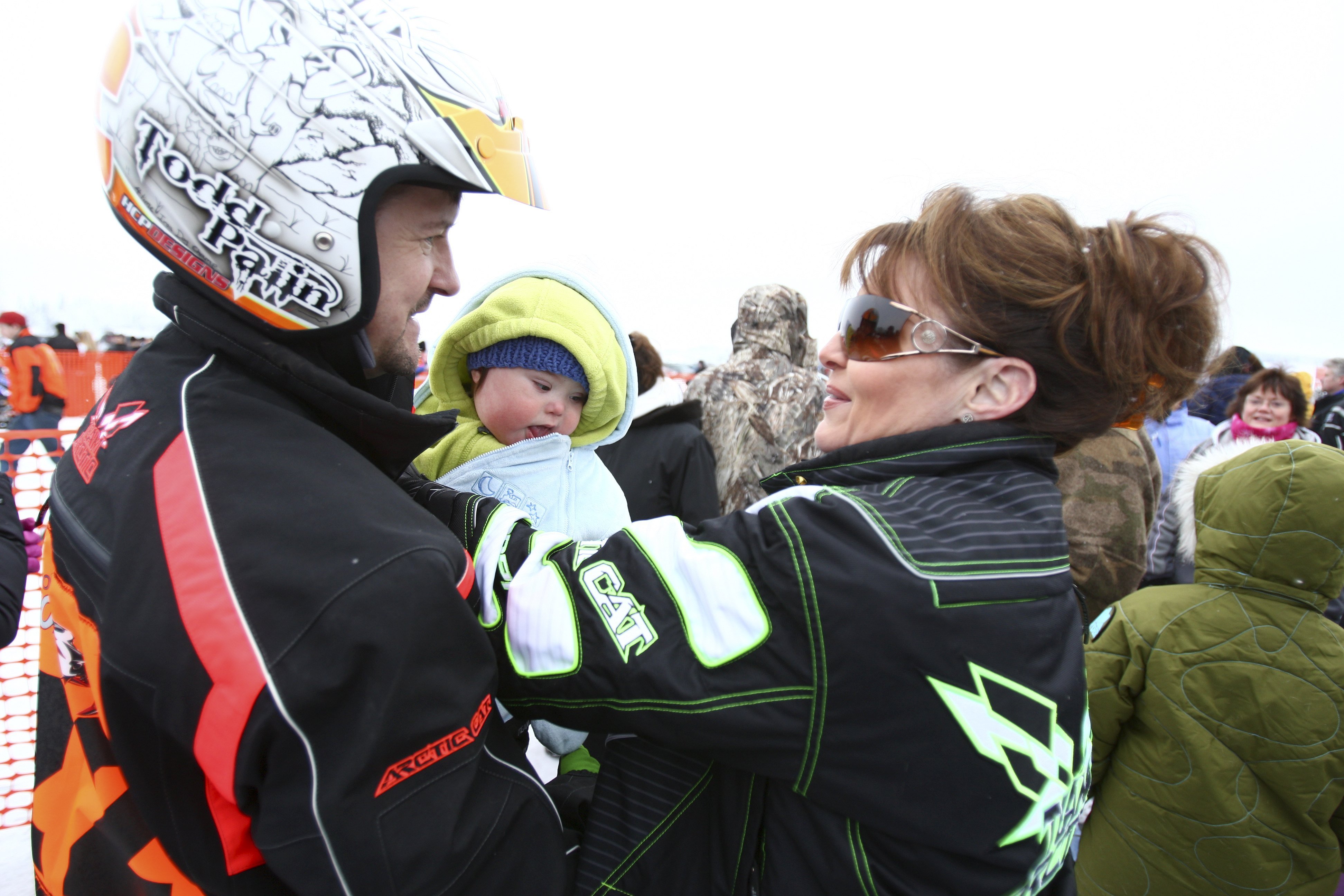 Todd Palin with Sarah Palin and son Trig at Big Lake Wasilla, on February 08, 2009 | Source: Getty Images