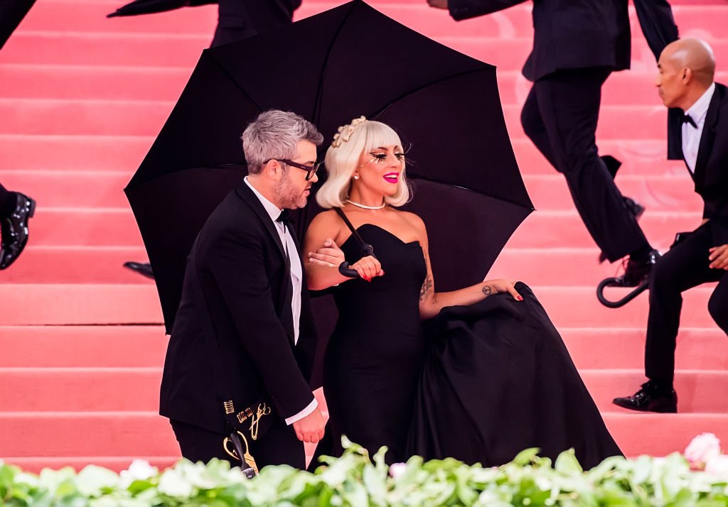 Brandon Maxwell and s Lady Gaga arriving at the Met Gala, May 2019 | Source: Getty Images
