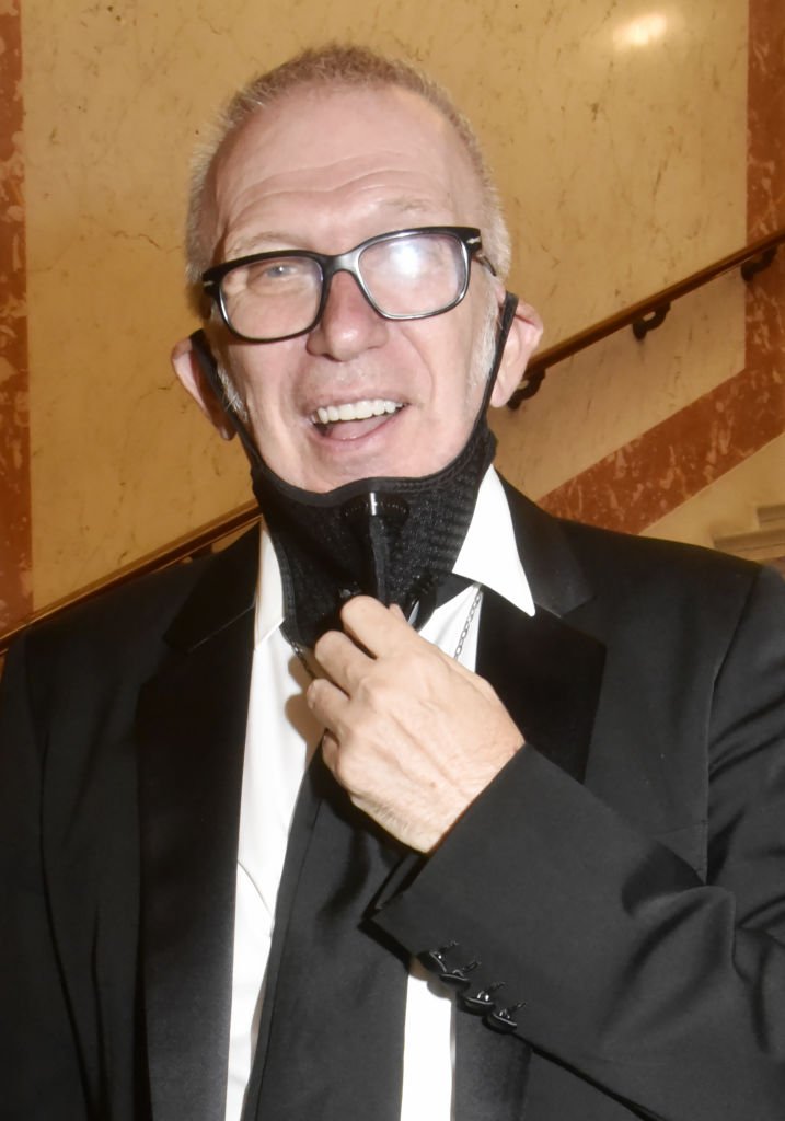 Jean Paul Gaultier assiste à la Maison de Cardin au Théâtre du Châtelet le 21 septembre à Paris, France. | Photo : Getty Images
