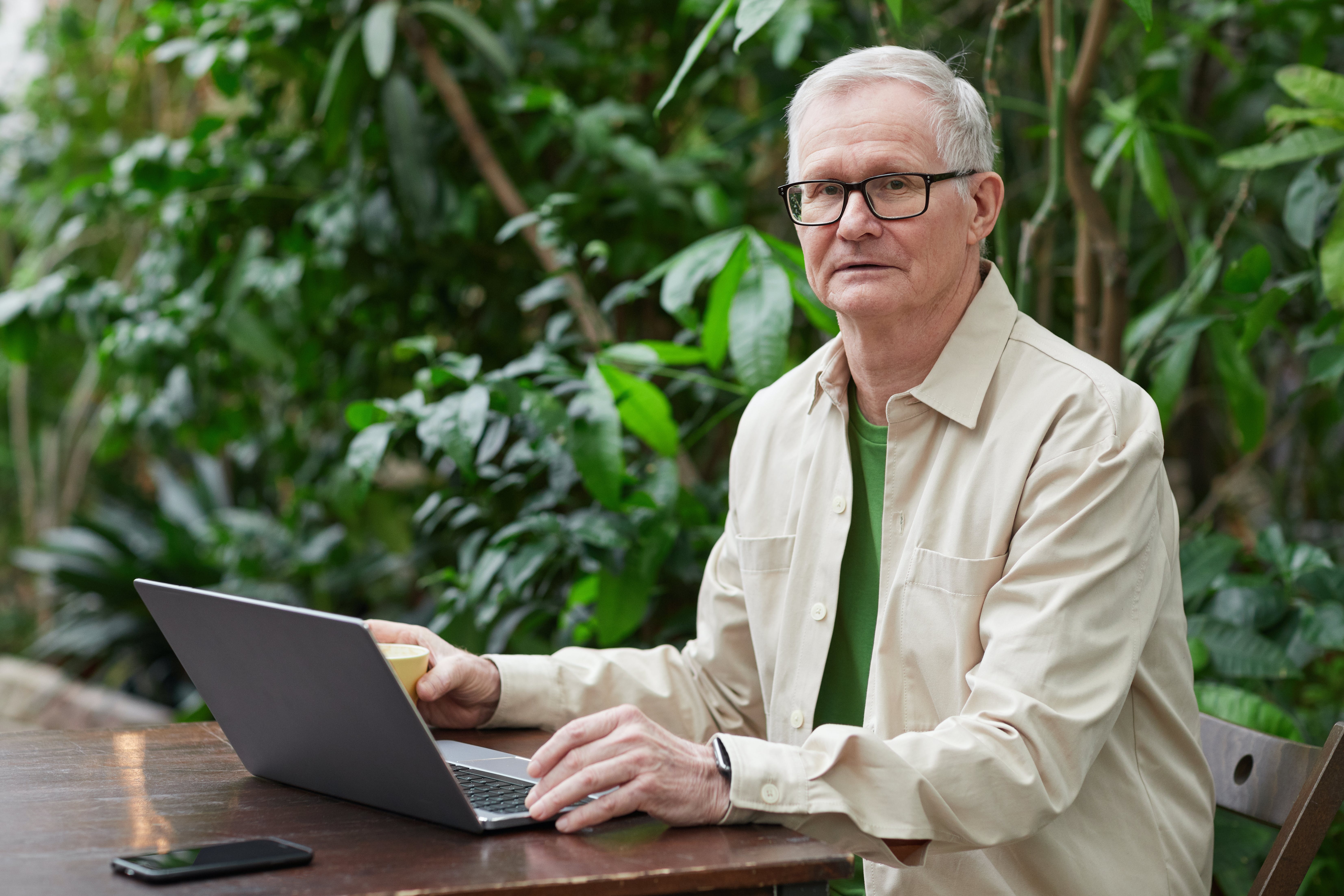 An older man sitting with a laptop | Source: Pexels