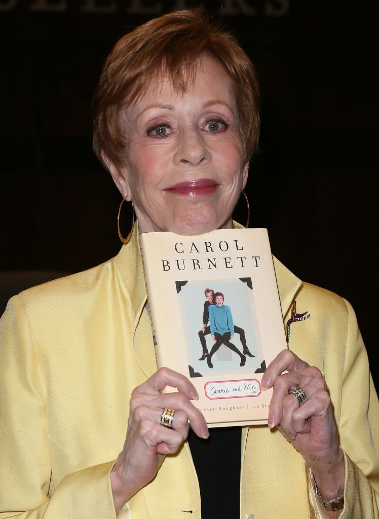     Carol Burnett attends her book signing "Carrie and I: A Mother-Daughter Love Story" |  Photo: Getty Images