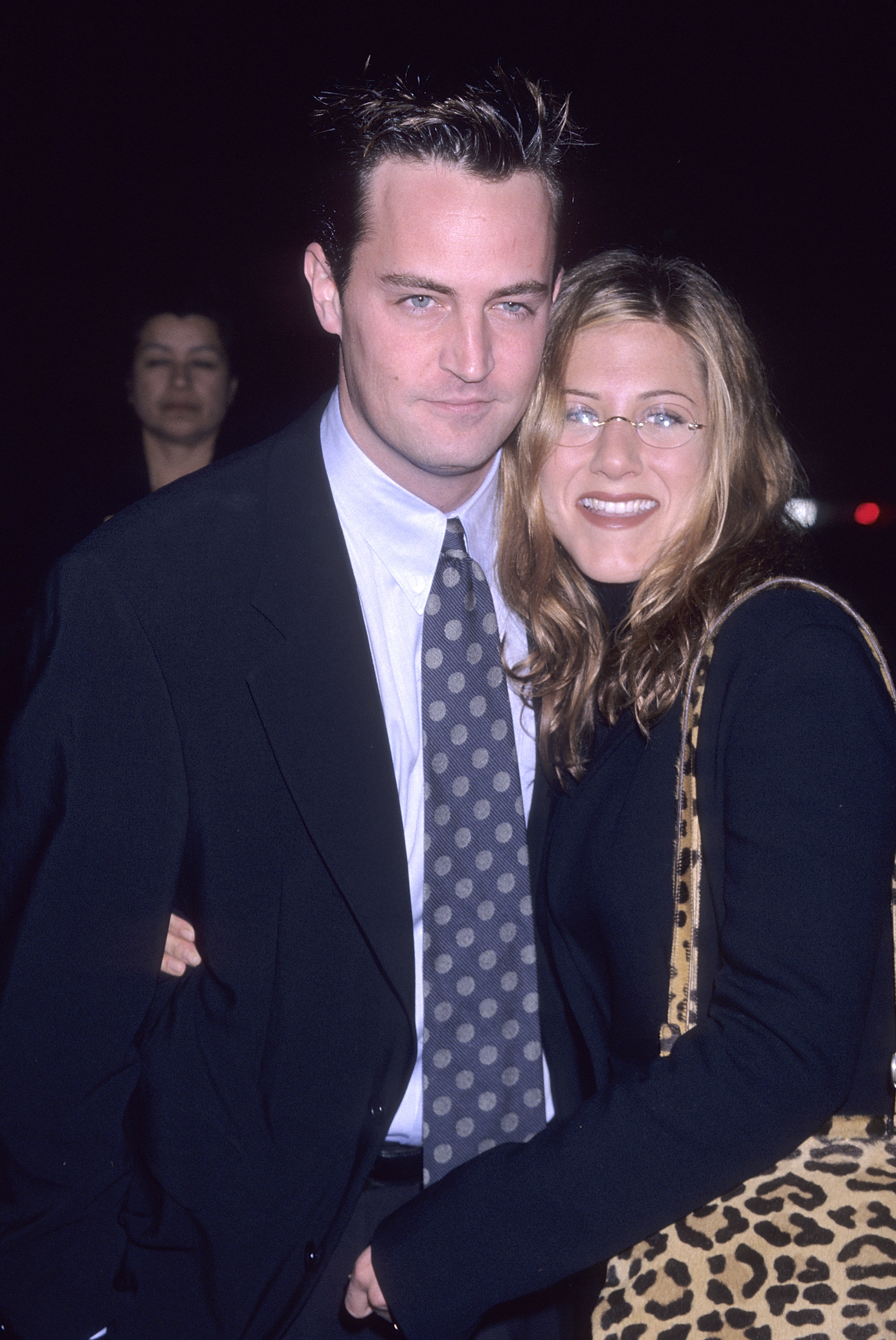 Matthew Perry and Jennifer Aniston at the "Kissing a Fool" premiere on February 18, 1998 in Westwood, California | Source: Getty Images